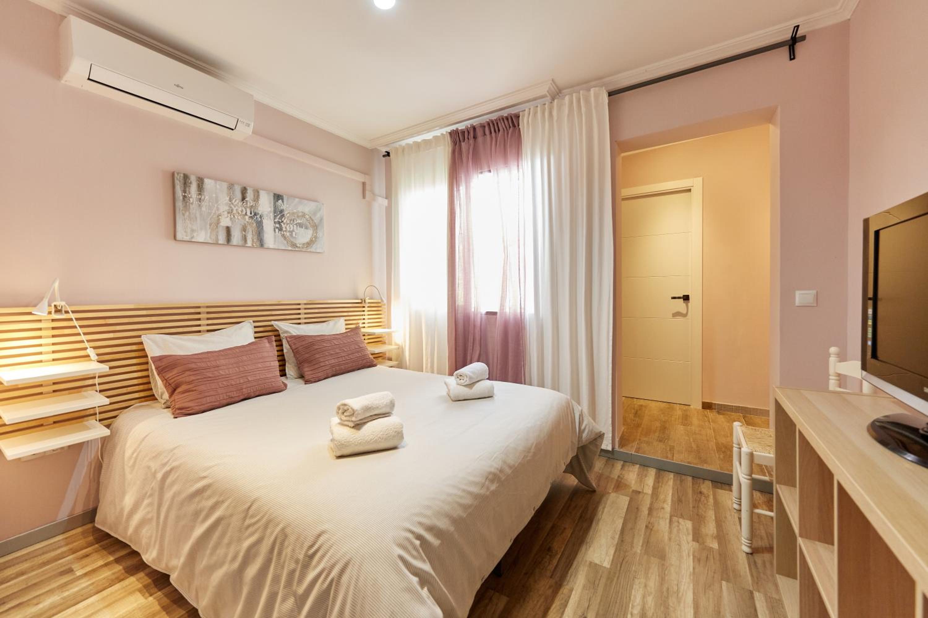 Double Room with Private Bathroom - Photo 3