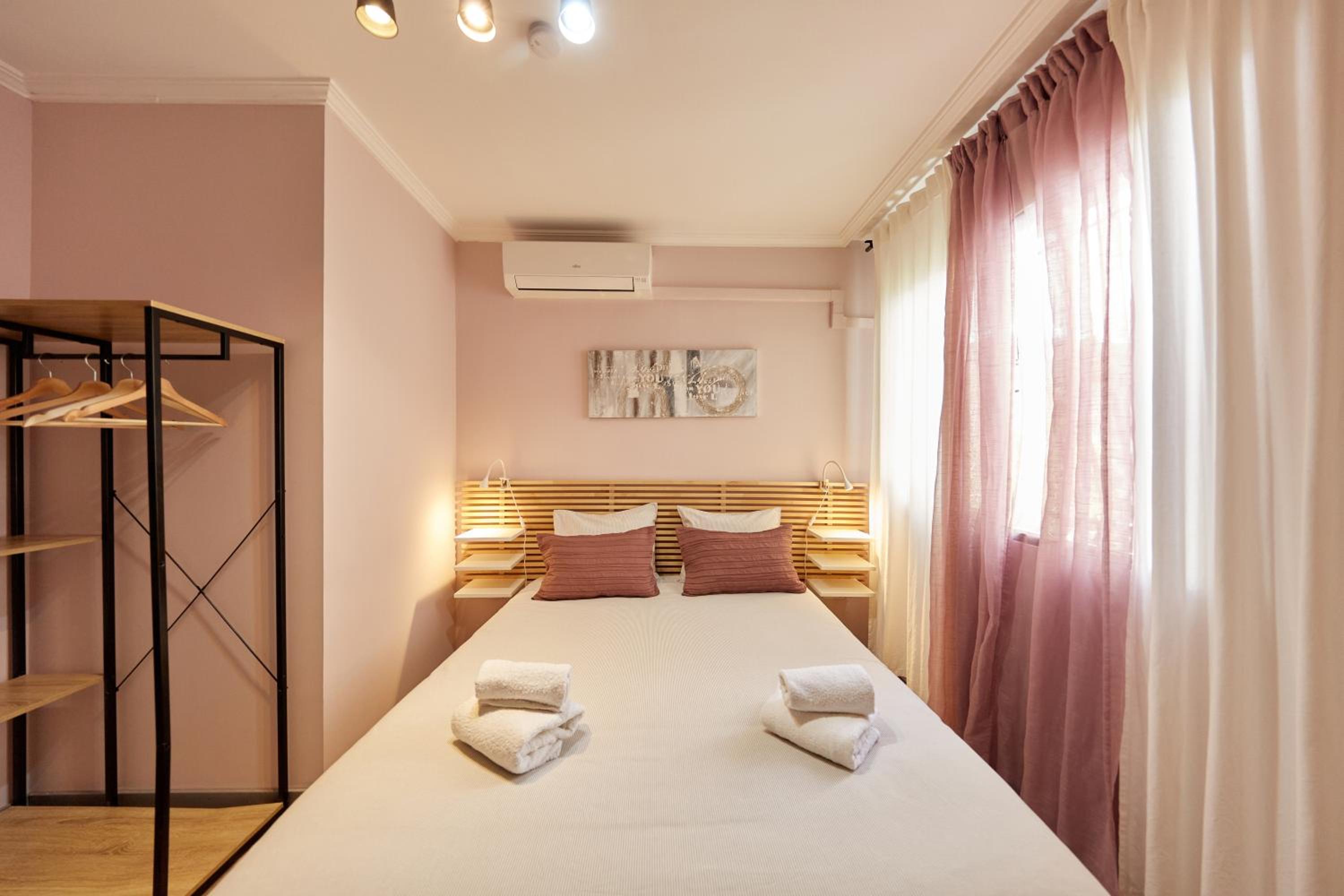 Double Room with Private Bathroom - Photo 4