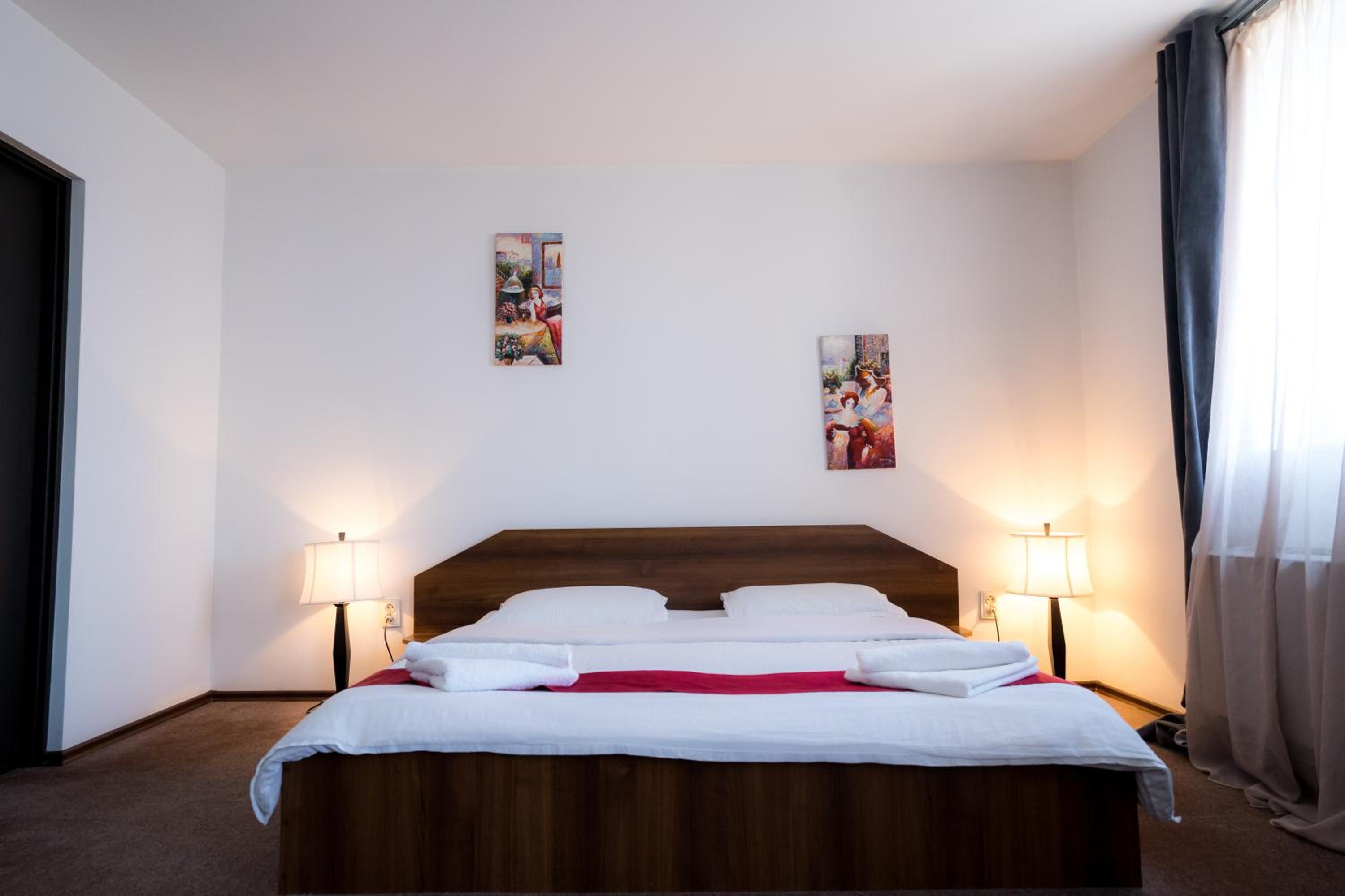 Deluxe Double Room with Balcony photo 2