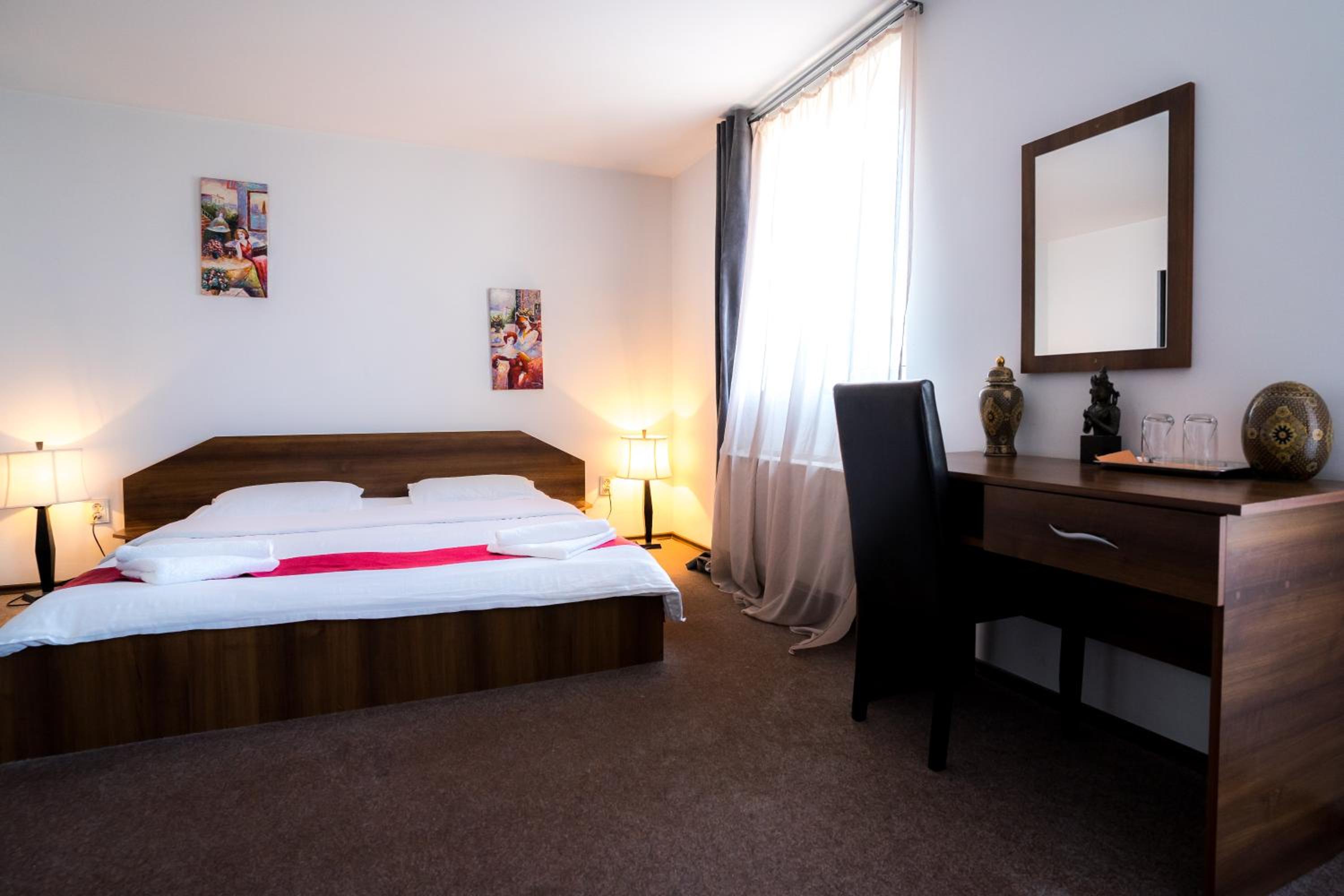 Deluxe Double Room with Balcony photo 3