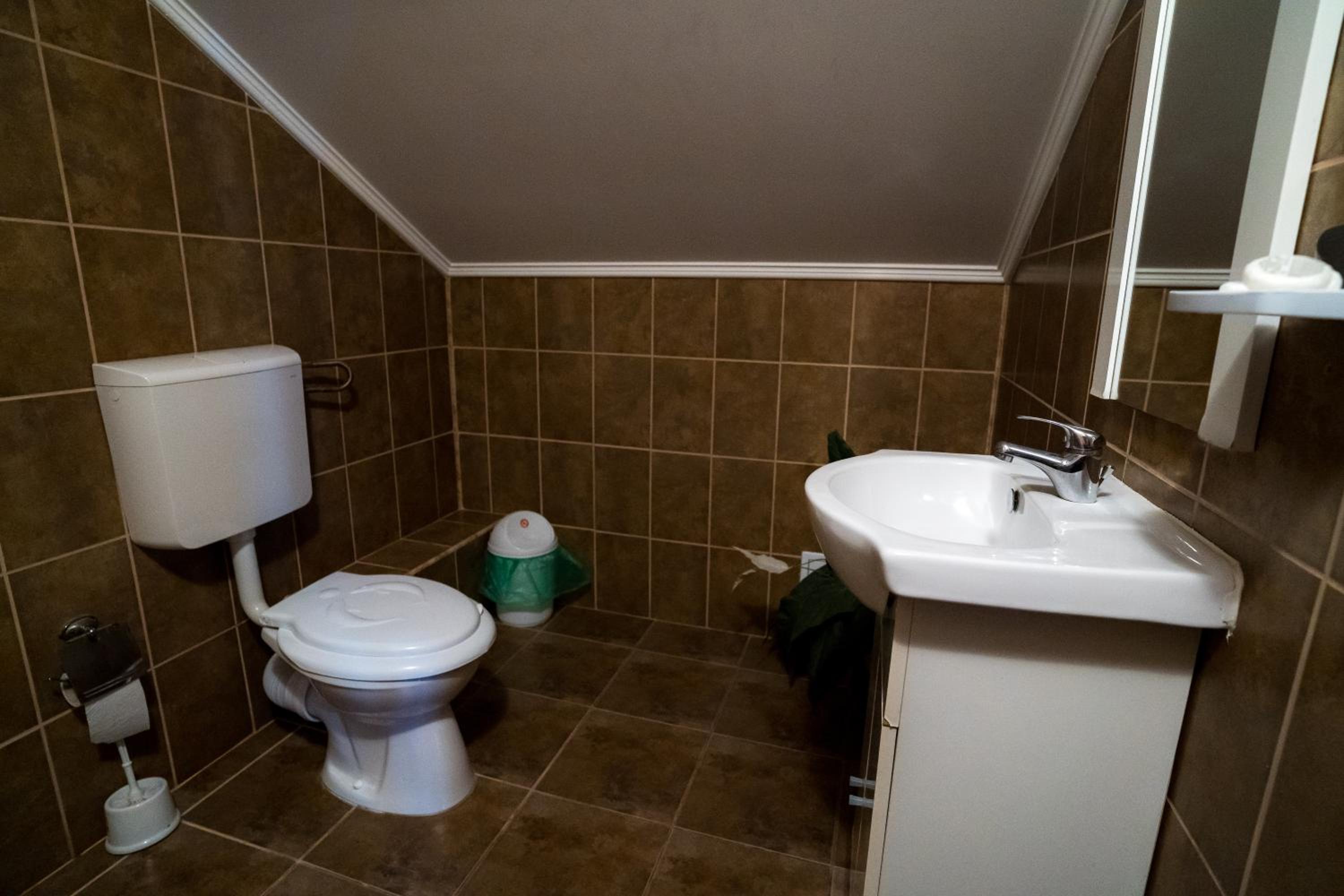 Basic Triple Room photo 2