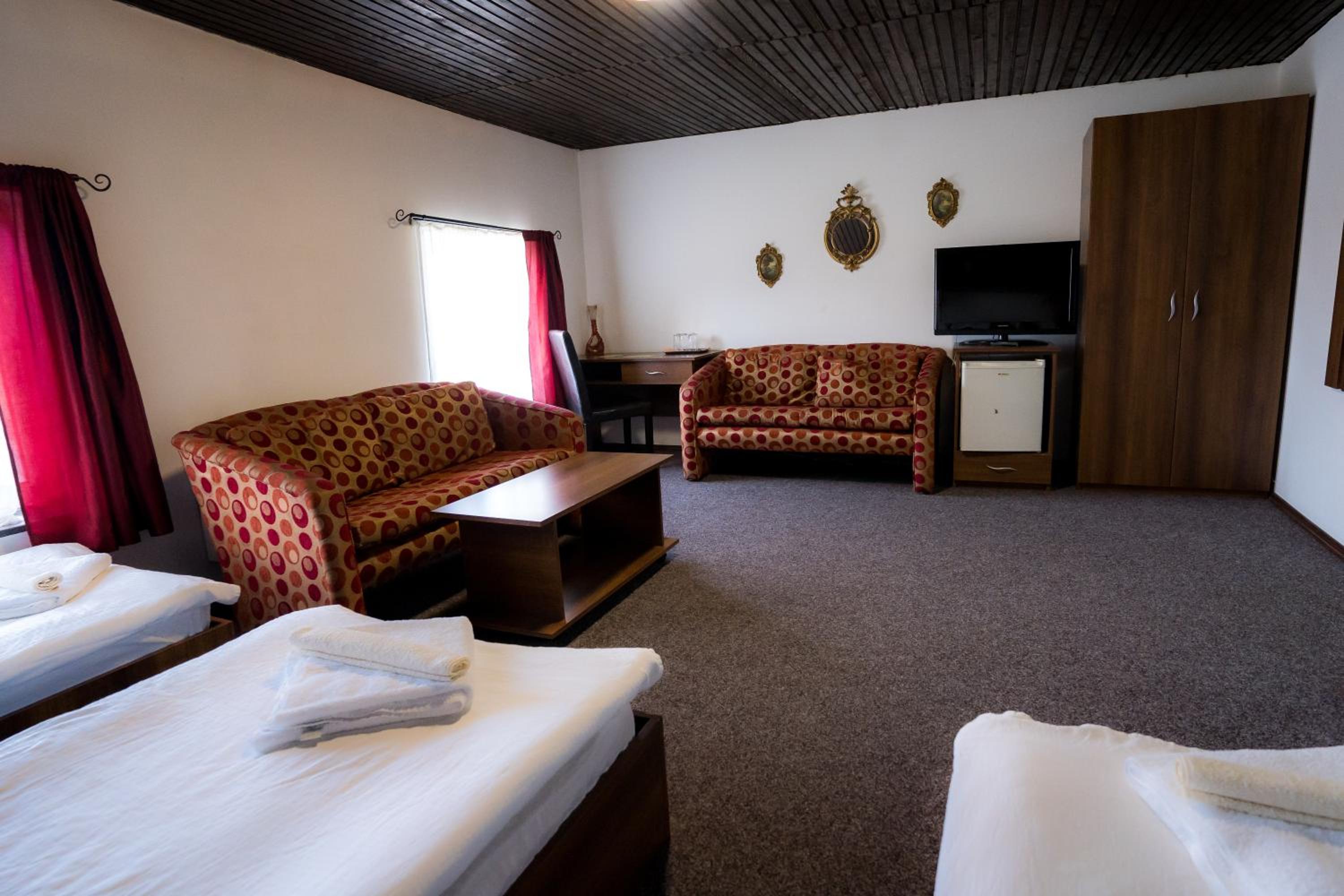 Basic Triple Room photo 1