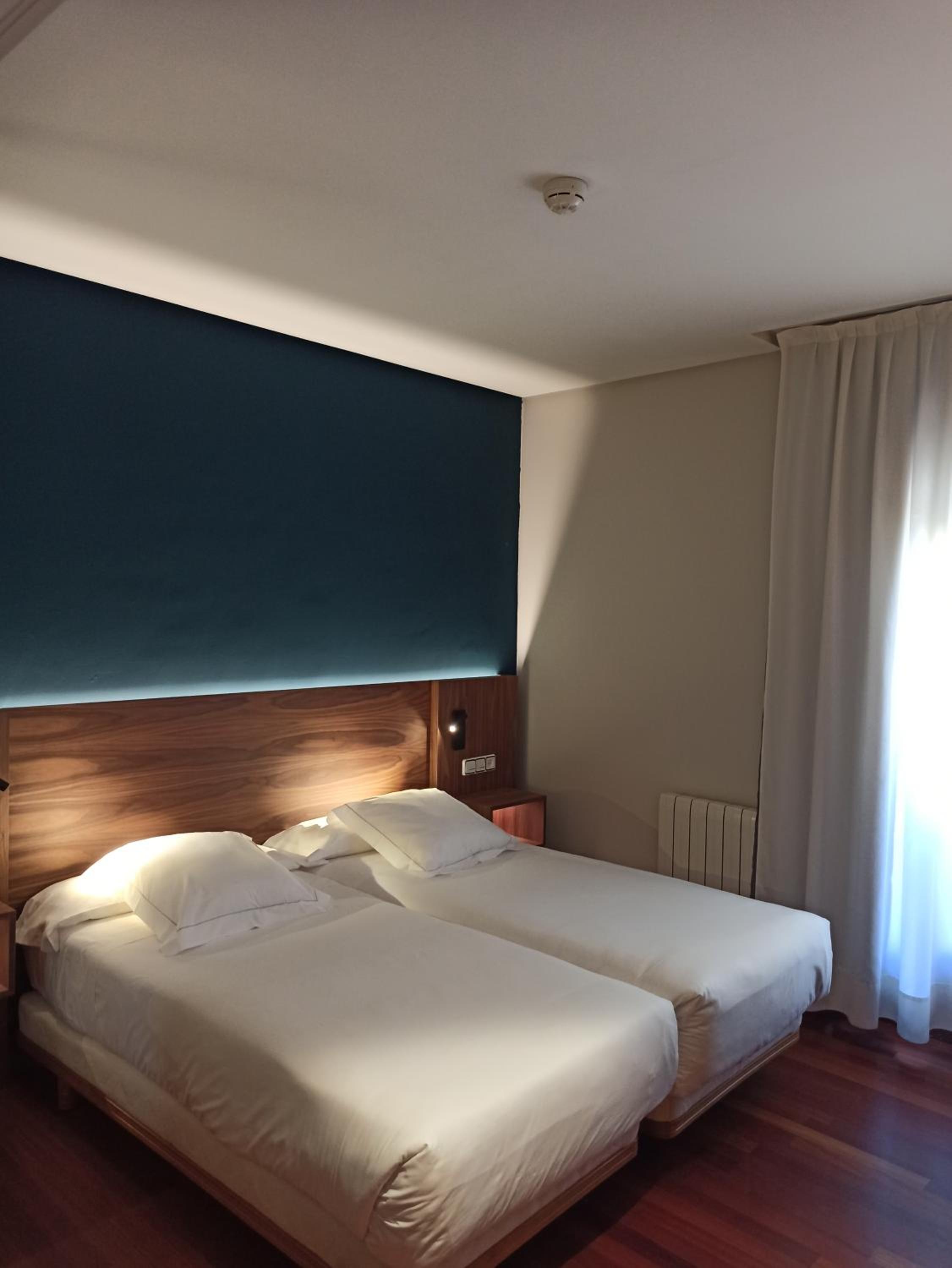 Deluxe Double or Twin Room - Photo 8