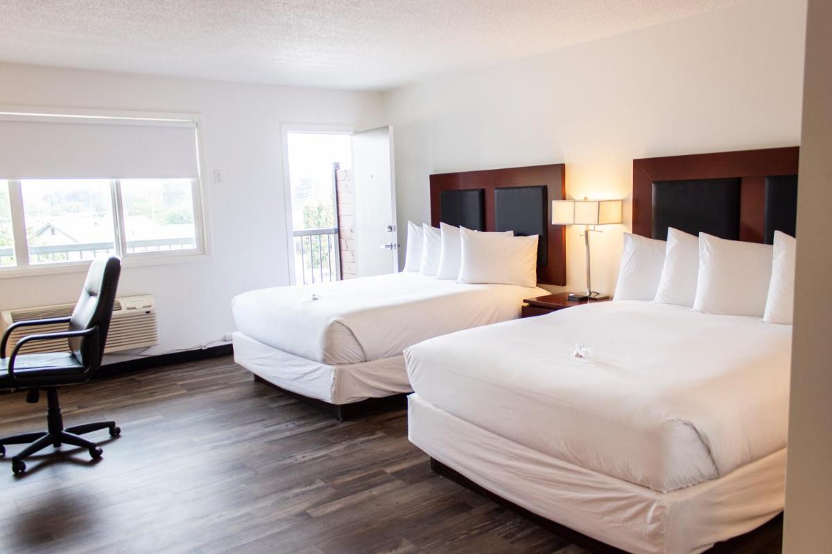 Queen Room with Two Queen Beds - Accessible/Non Smoking photo 1
