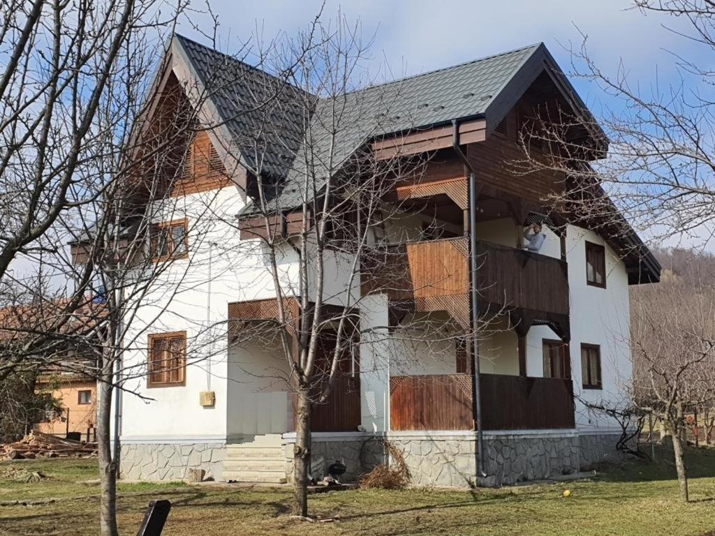 Four-Bedroom House - Photo 2