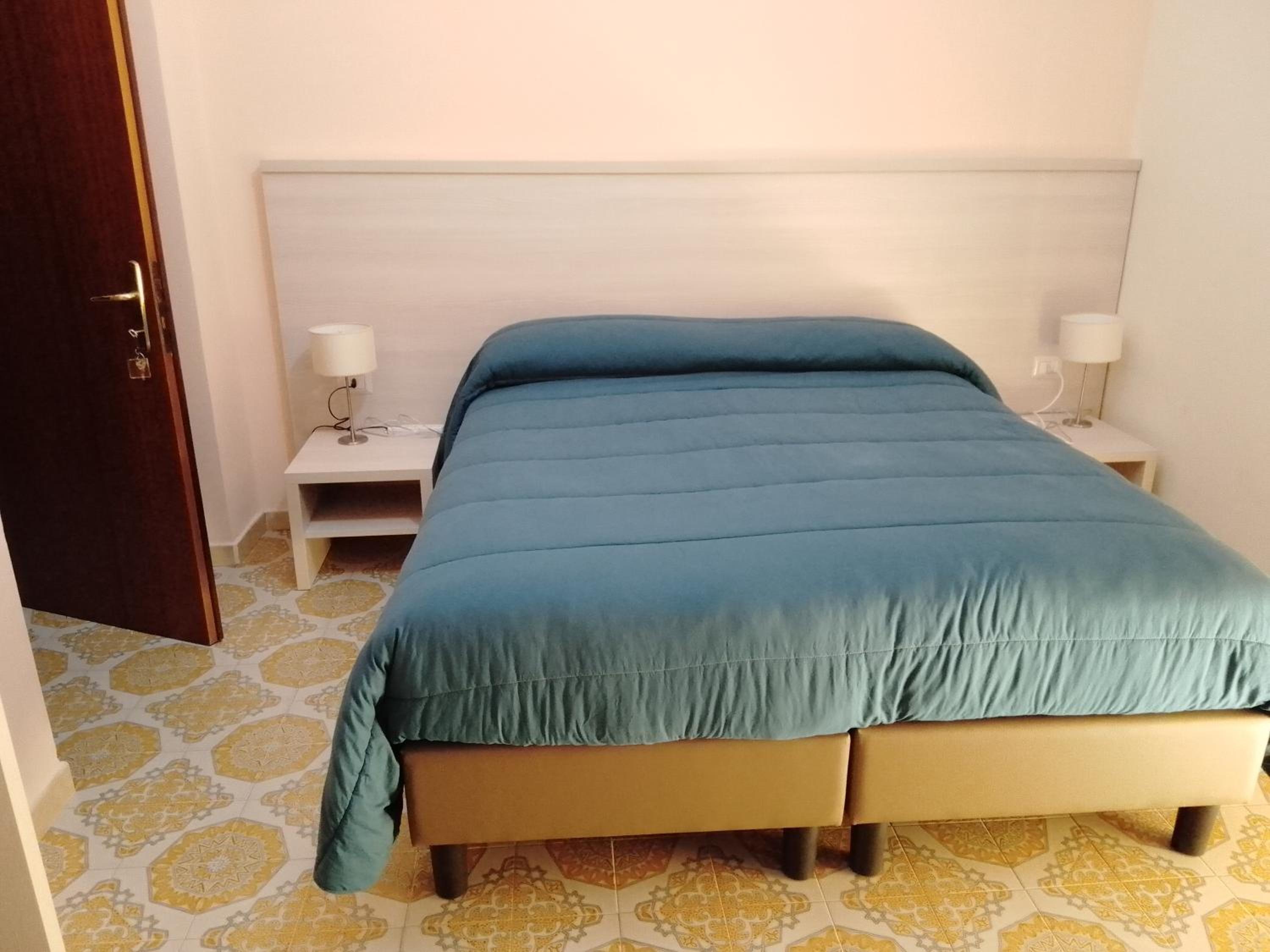 Double Room - Photo 2