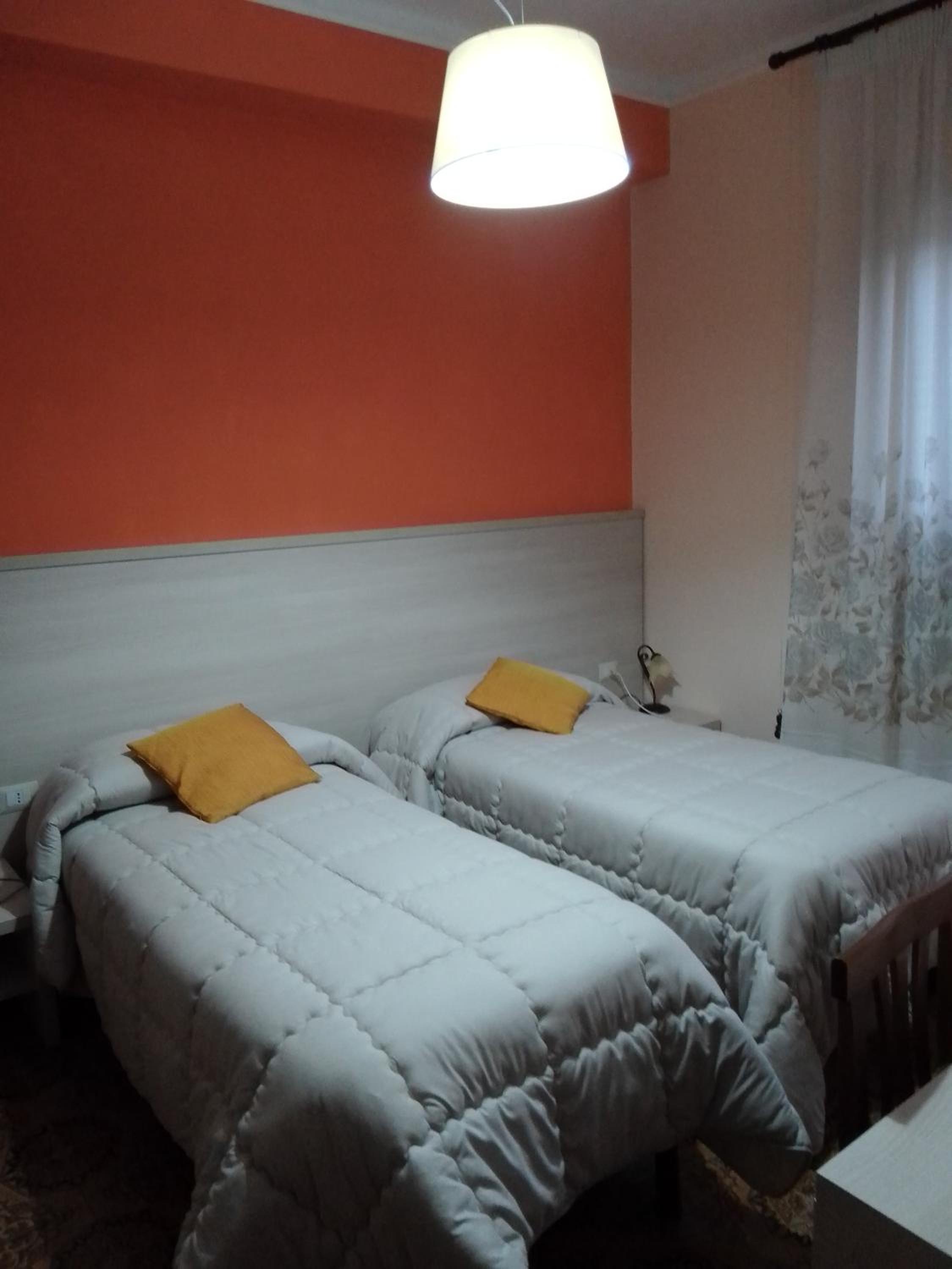Twin Room - Photo 4