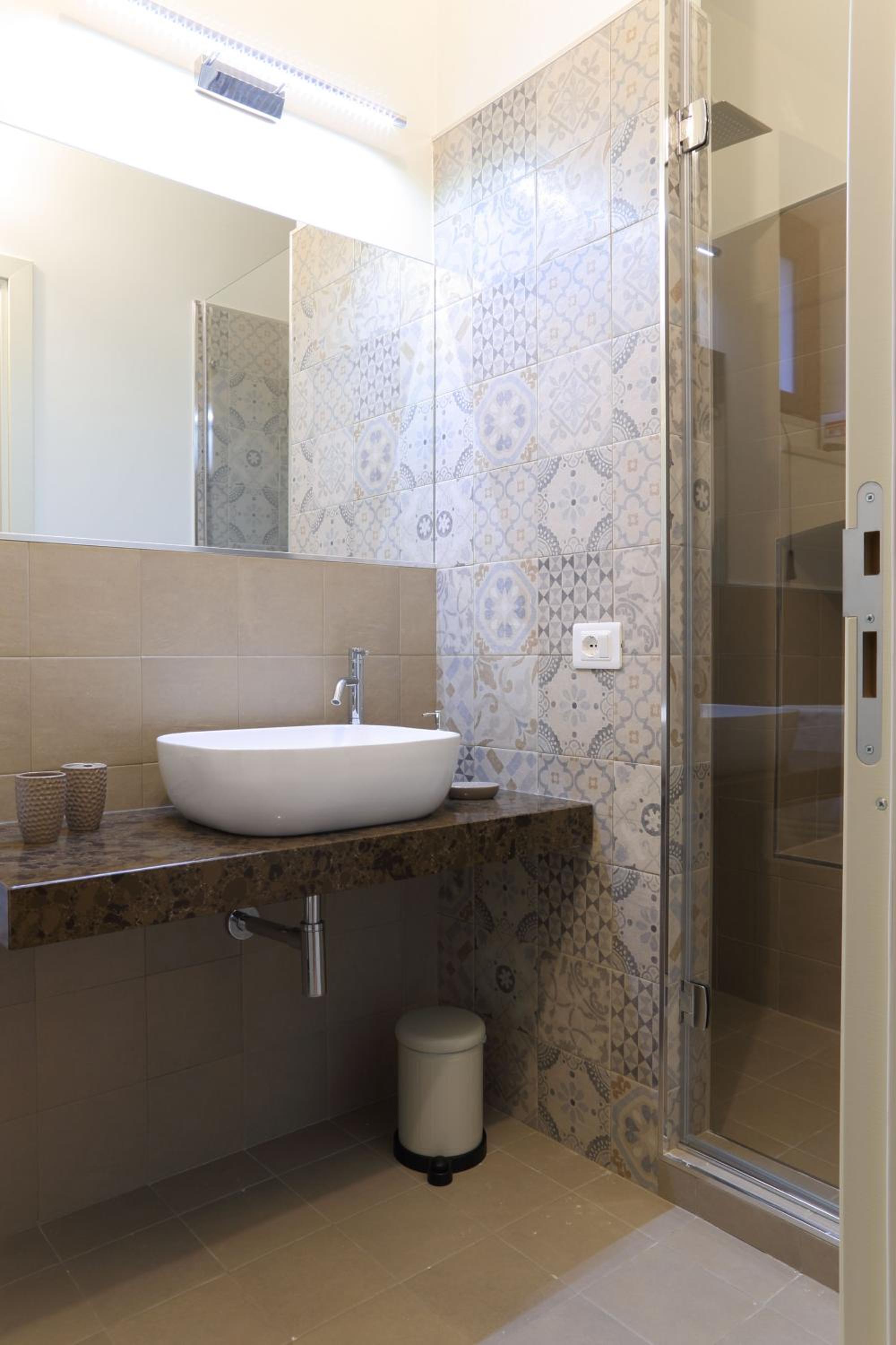 Luxury Triple Room - Photo 11