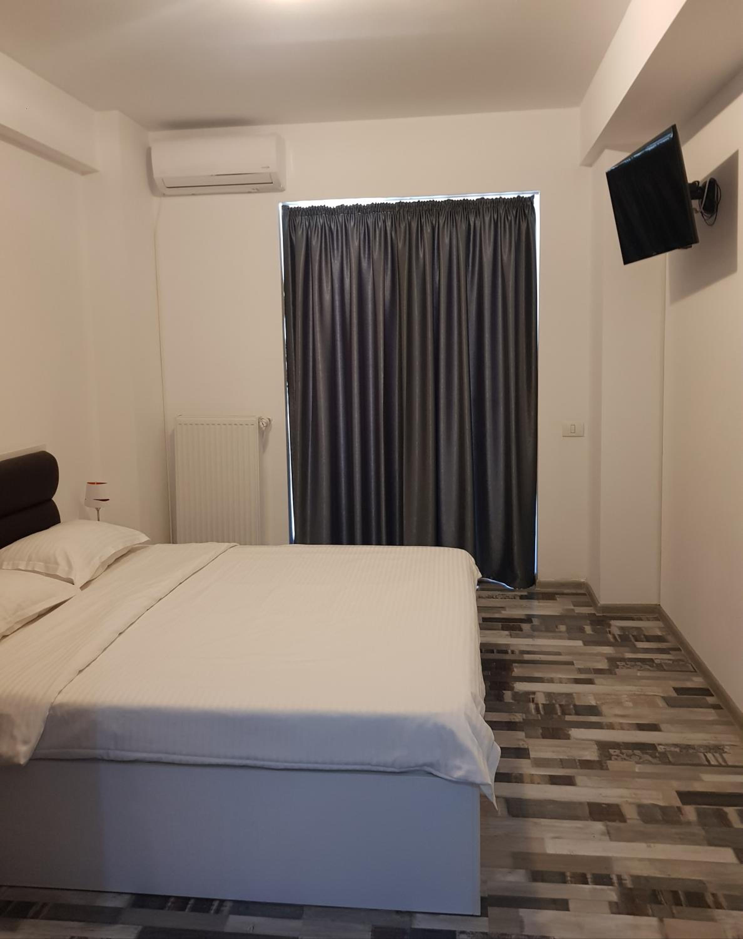 One-Bedroom Apartment - Photo 11