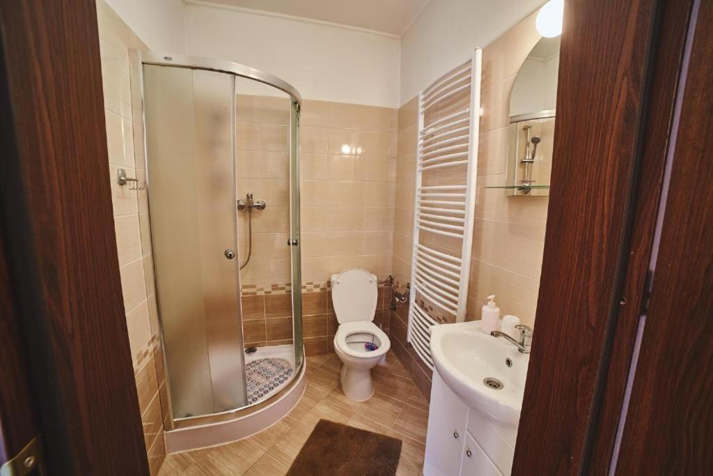 Double Room with Private Bathroom - Photo 2