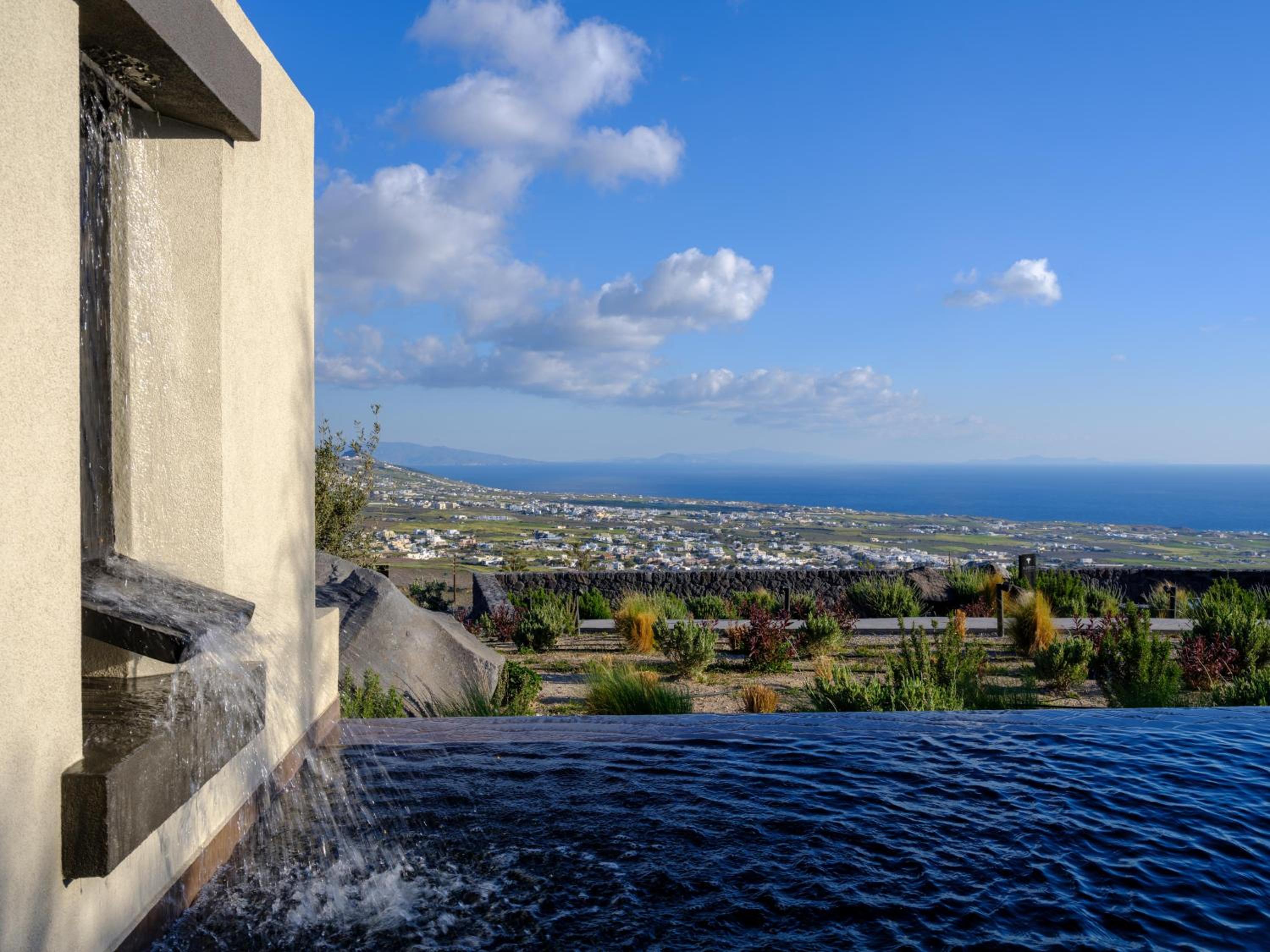 Exclusive Suite with Outdoor Private pool and Caldera View - Photo 10