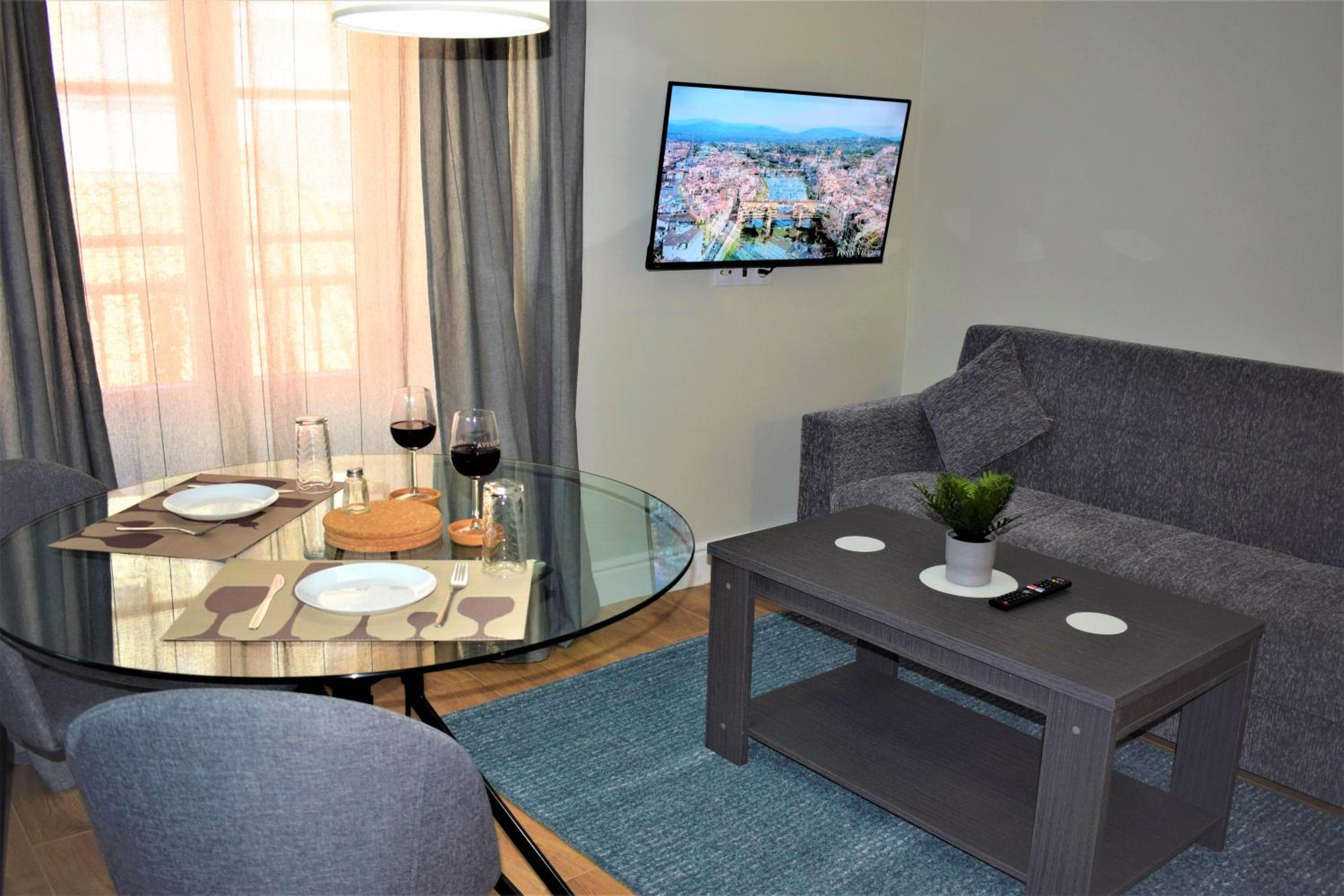 One-Bedroom Apartment - Photo 3