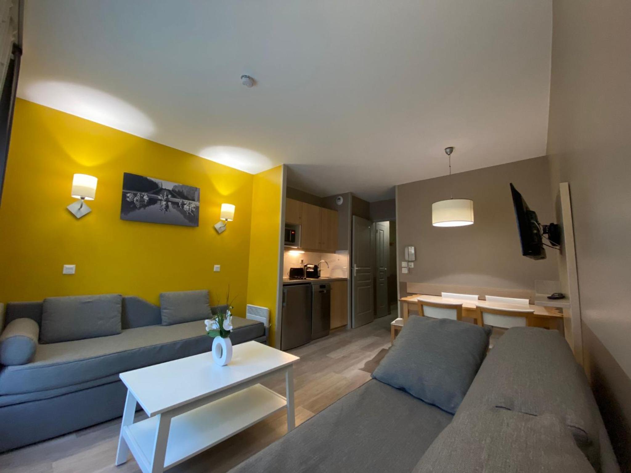 One-Bedroom Apartment - Photo 1