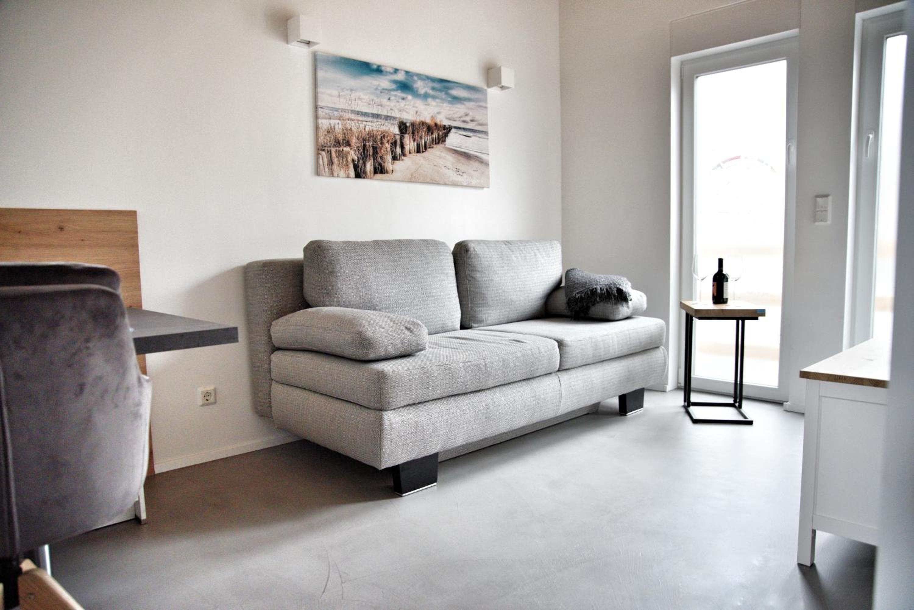 One-Bedroom Apartment photo 1