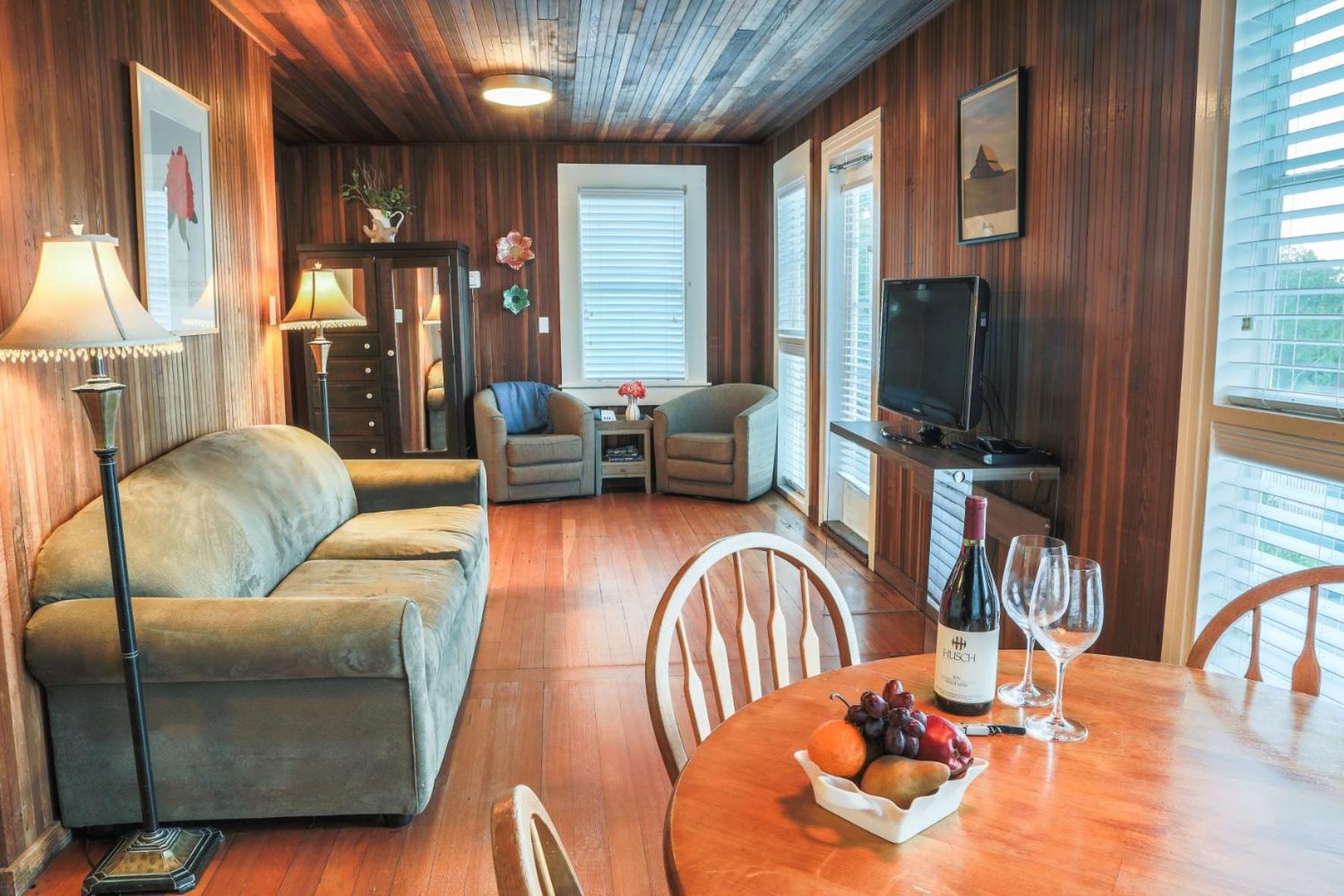 Deluxe Bungalow - Photo 1
