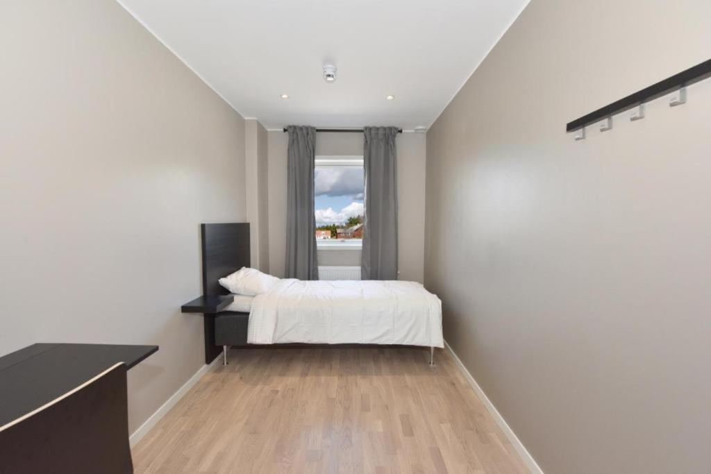 Single Room with Shared Bathroom photo 2