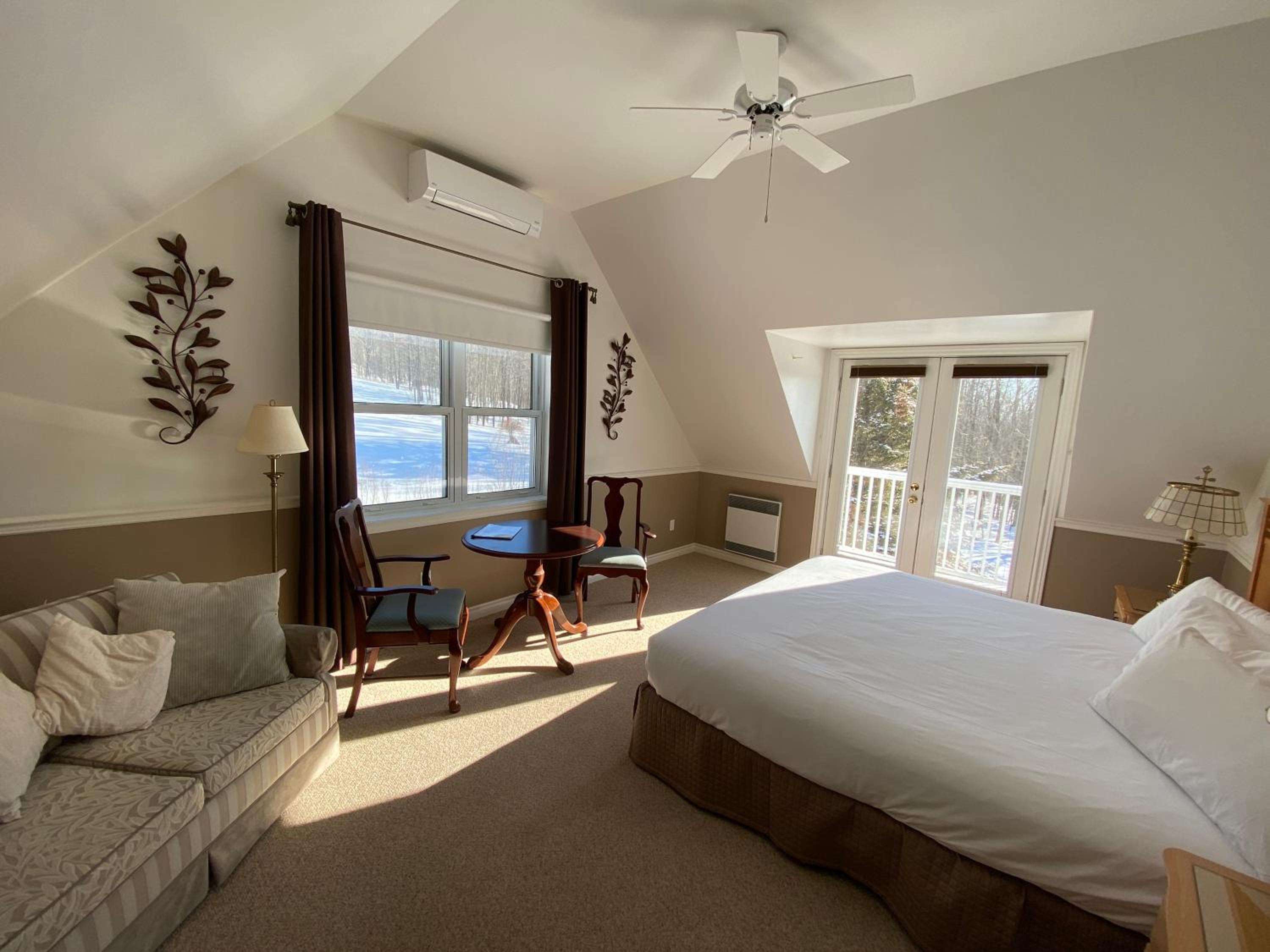 King Room with Mountain View photo 3