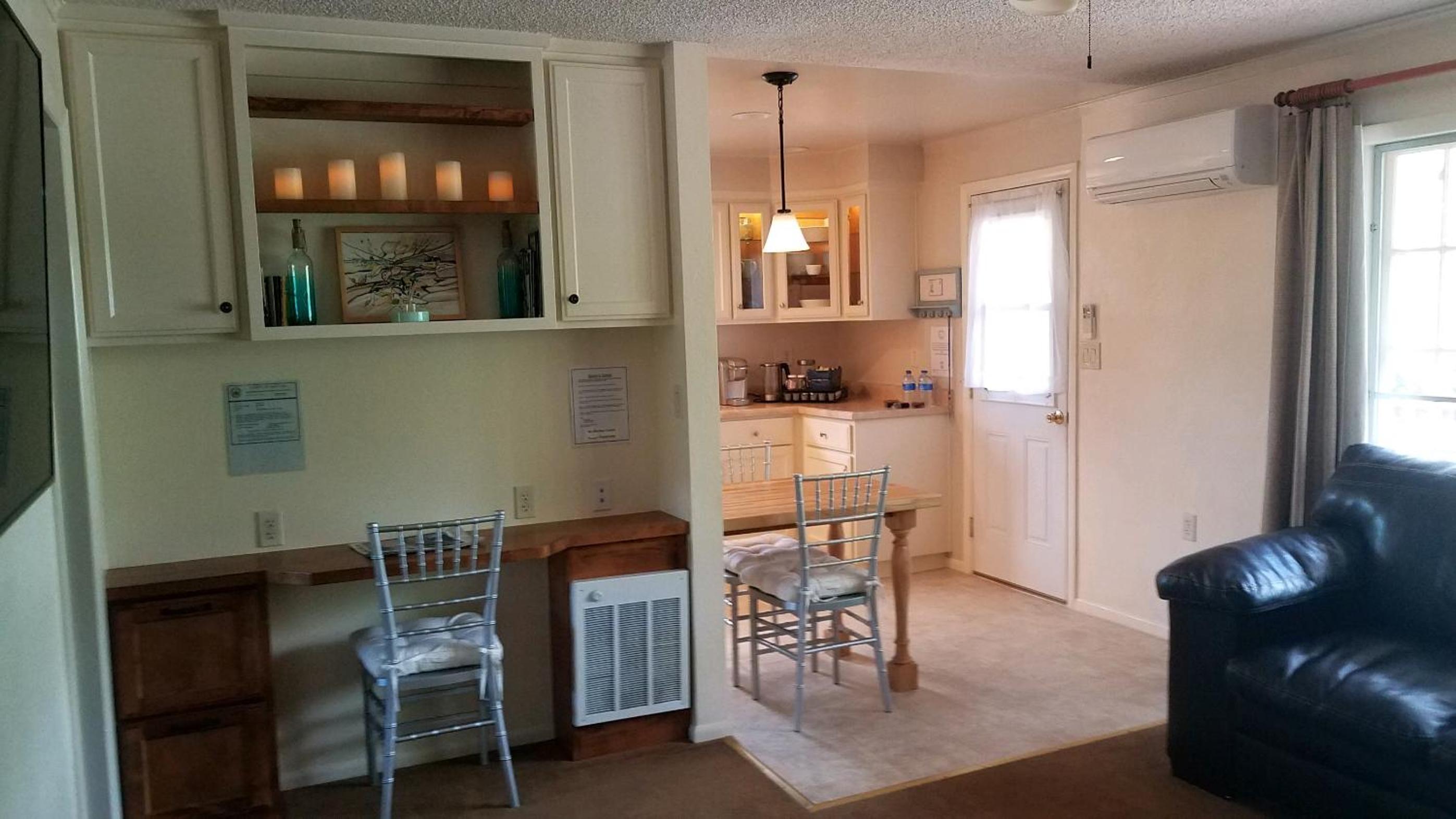 One-Bedroom House - Photo 25