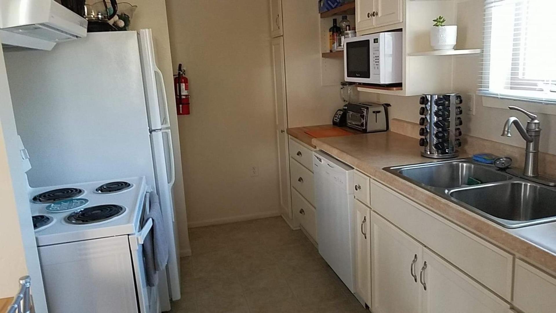 One-Bedroom House - Photo 22