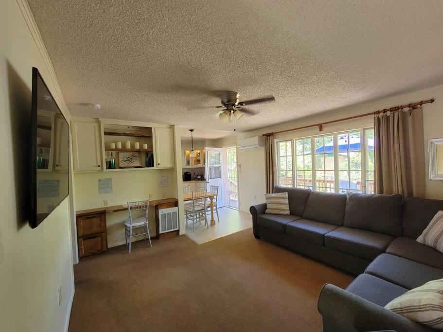 One-Bedroom House - Photo 20