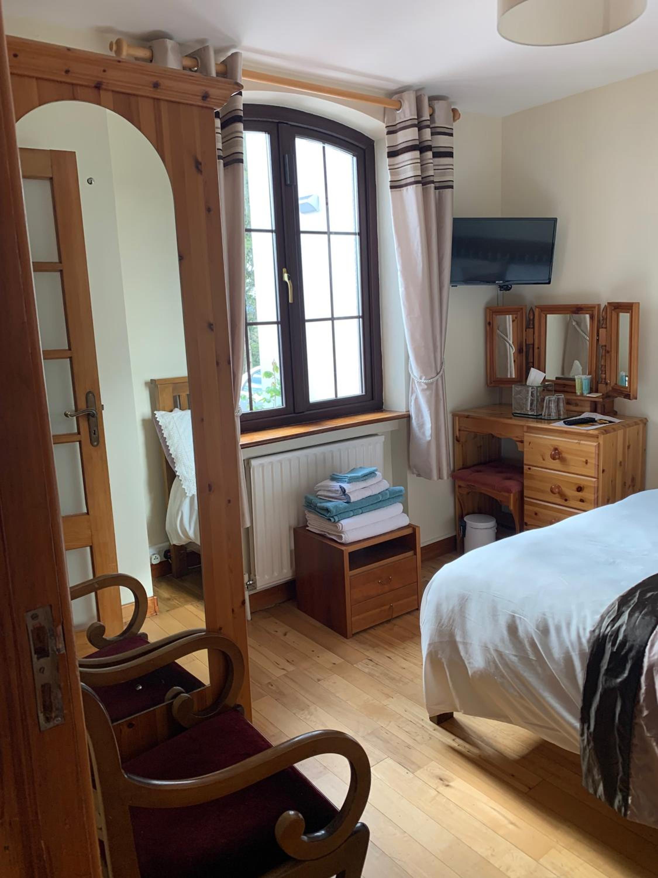 Double Room With Shared Bathroom photo 2