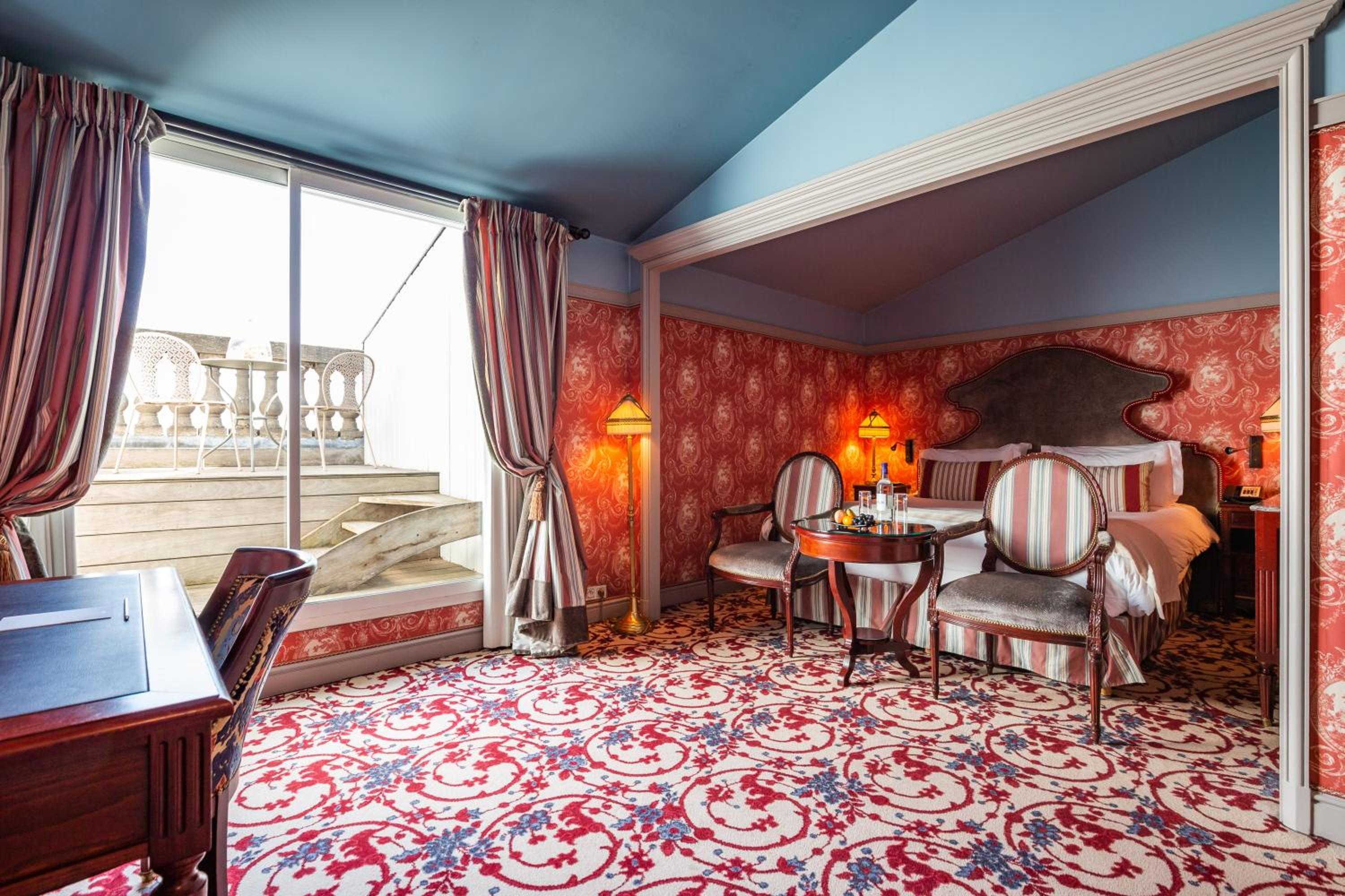 Premium King Room with Balcony photo 1