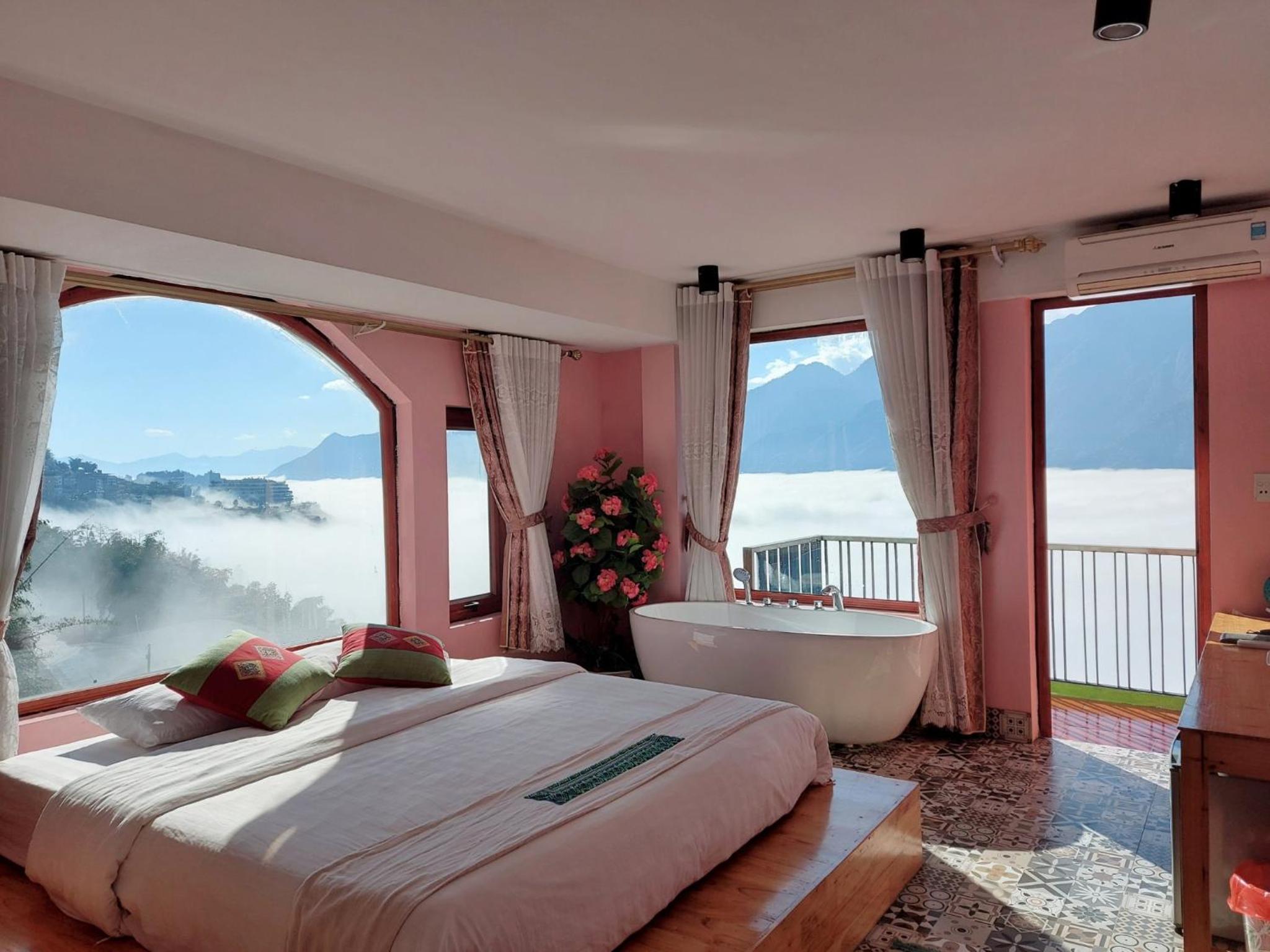 Suite with Mountain View - Photo 11