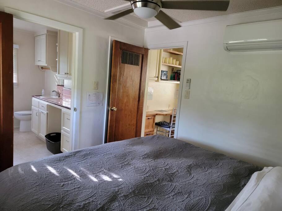 One-Bedroom House - Photo 4