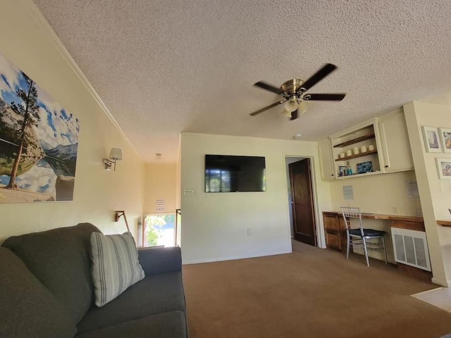 One-Bedroom House - Photo 5