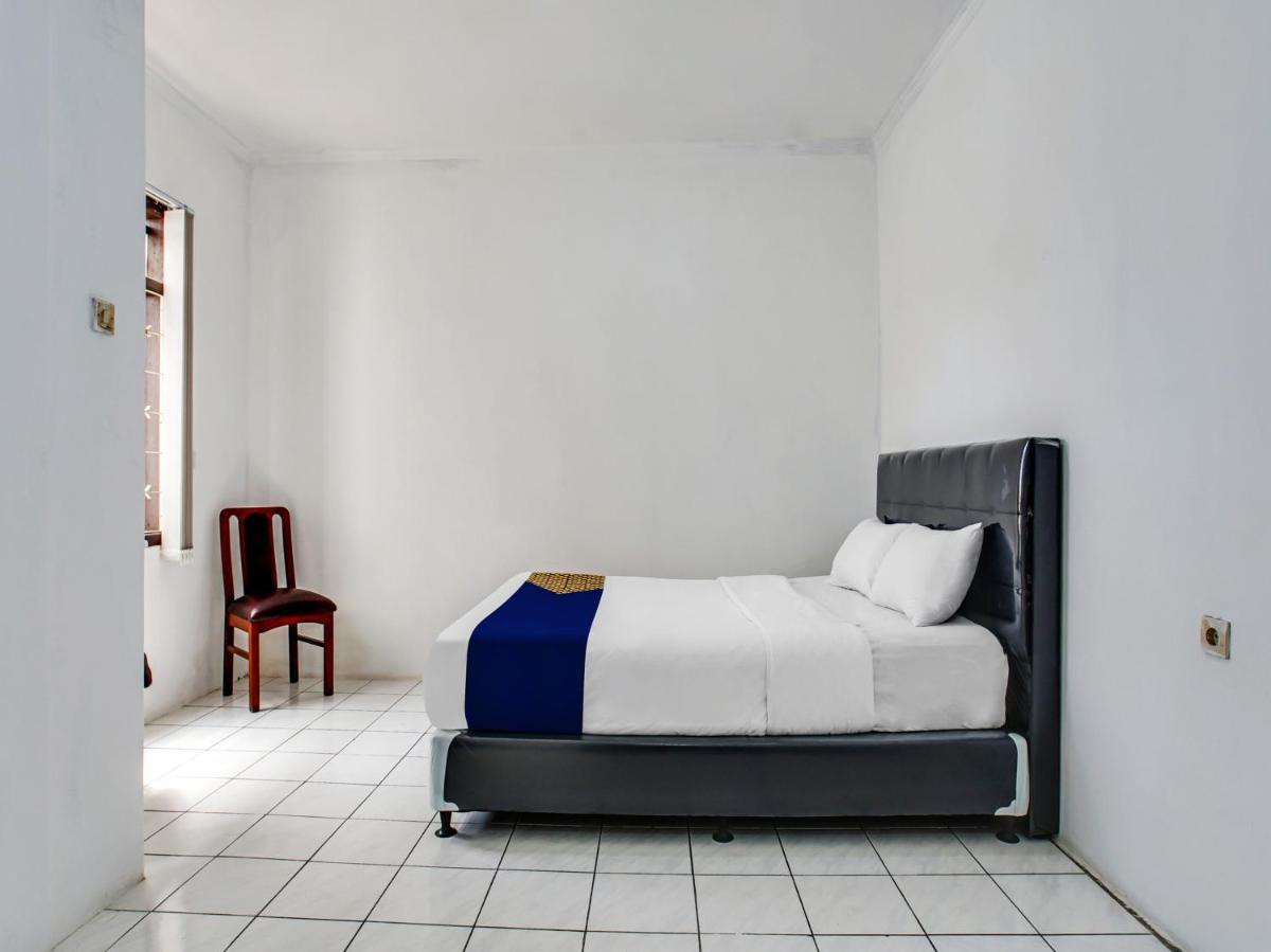 Budget Double Room - Photo 7