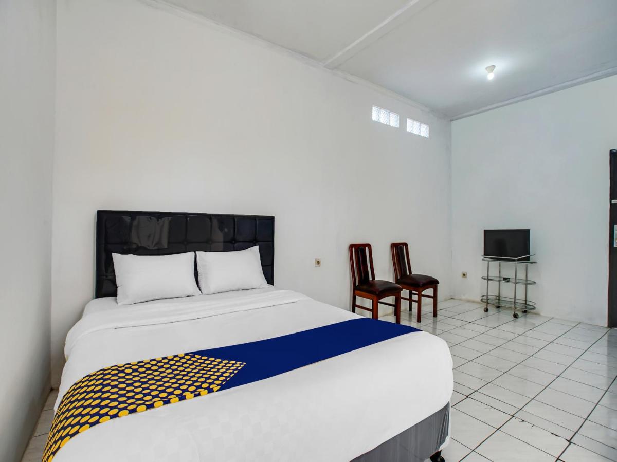 Budget Double Room - Photo 10