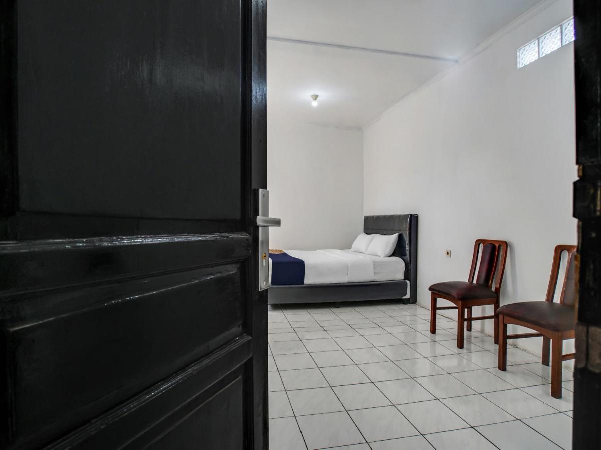 Budget Double Room - Photo 2