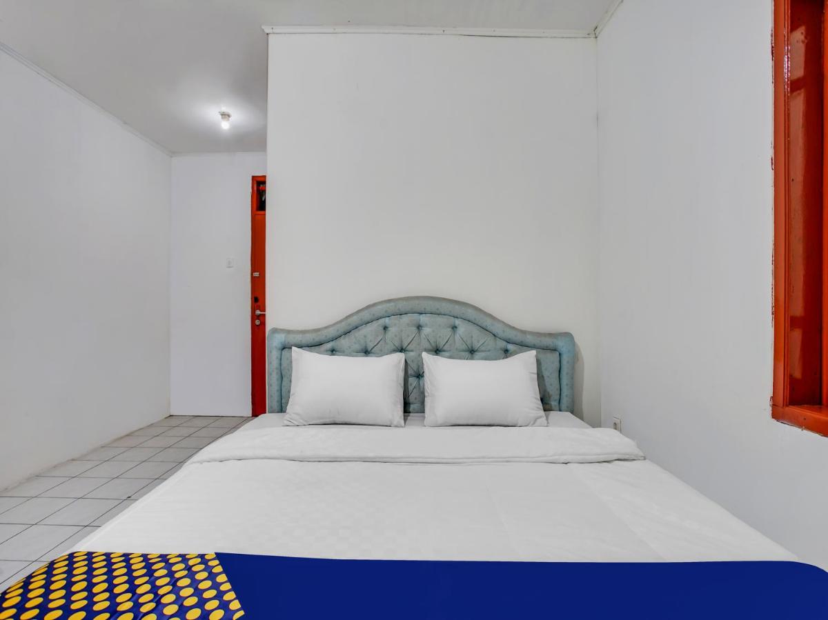Budget Double Room - Photo 11
