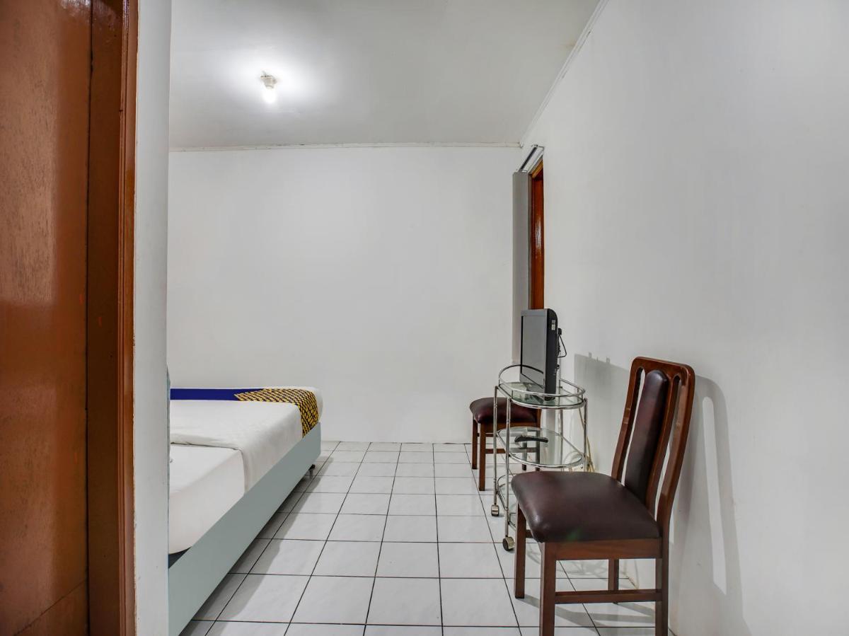 Budget Double Room - Photo 8