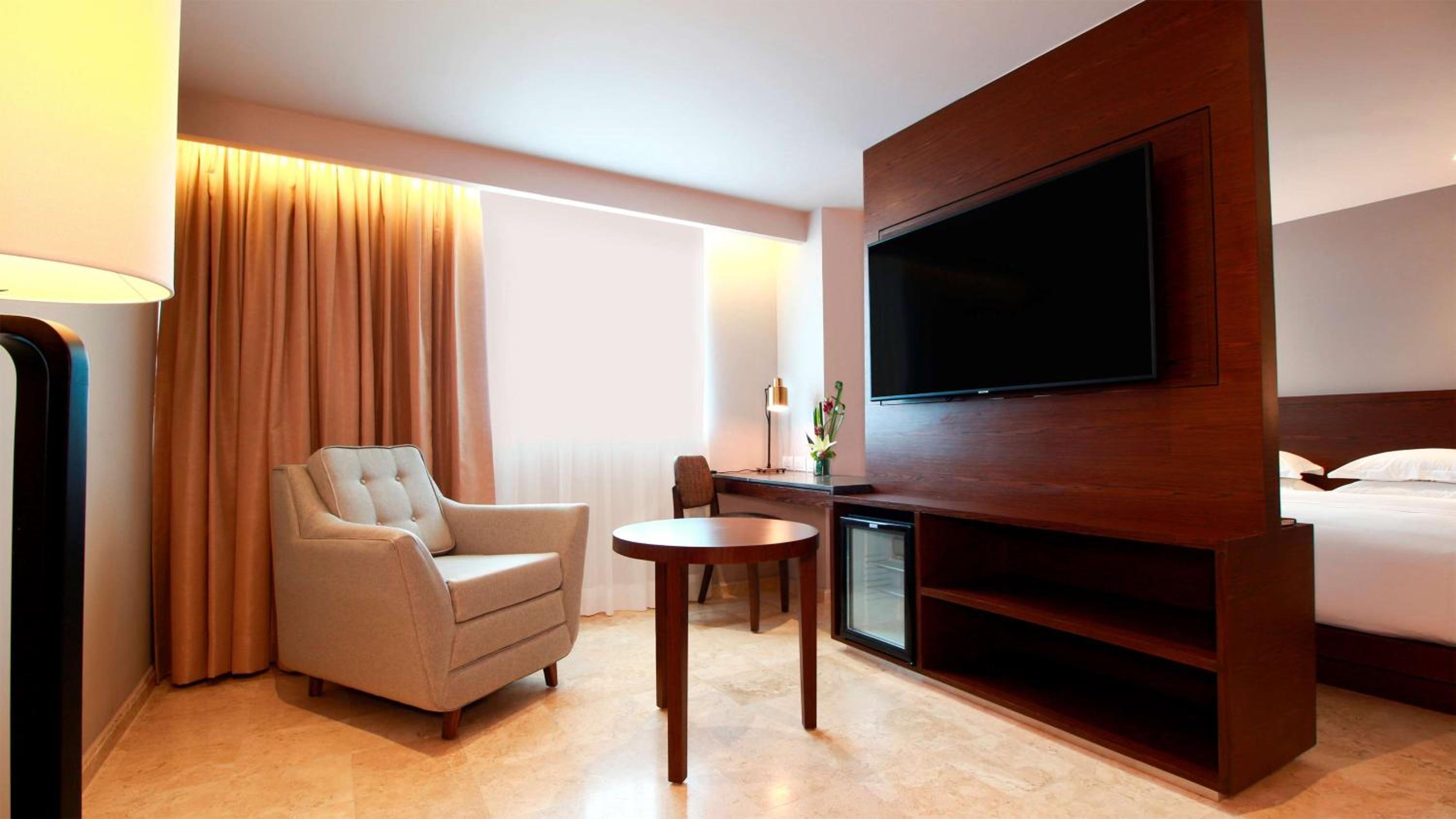 Deluxe King Room - Club Access