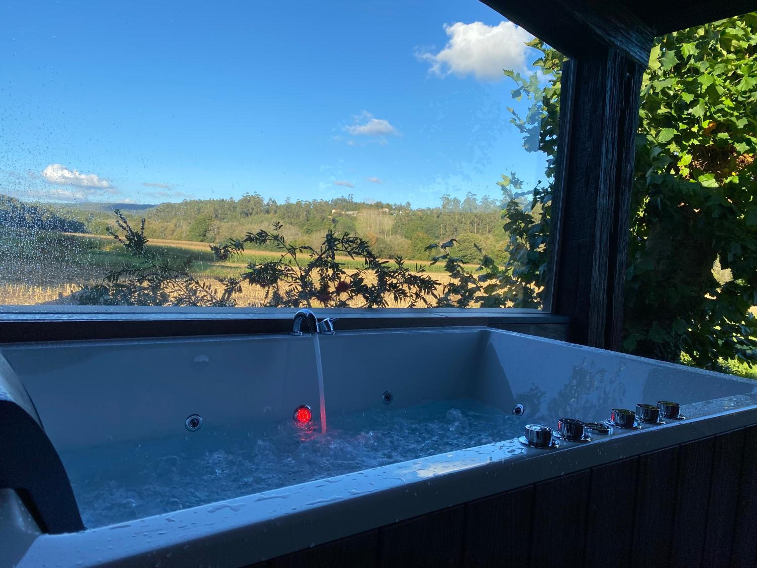 Superior Apartment with Hot Tub - Photo 5