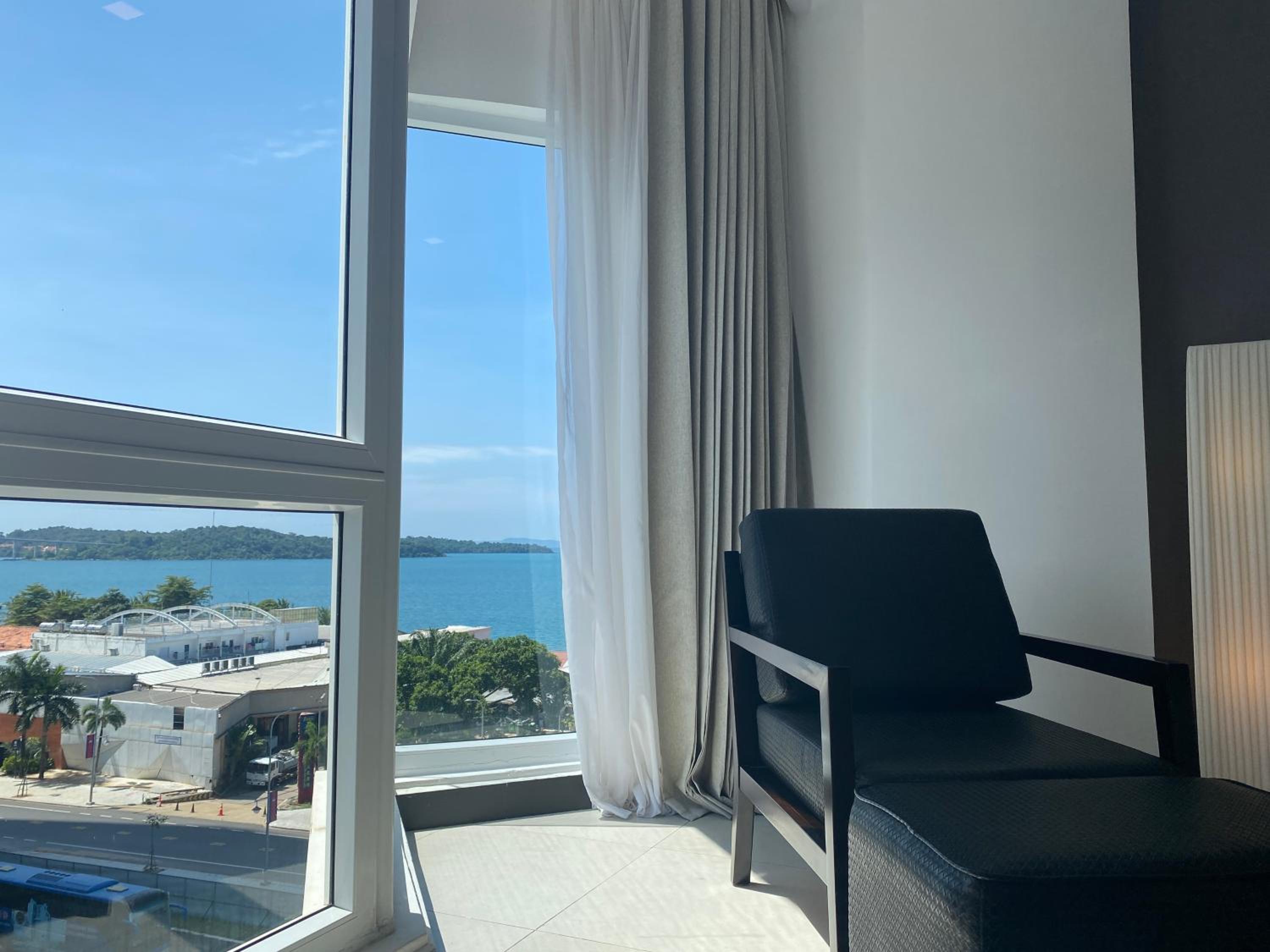 Deluxe Sea View King Room Tower Building  photo 3