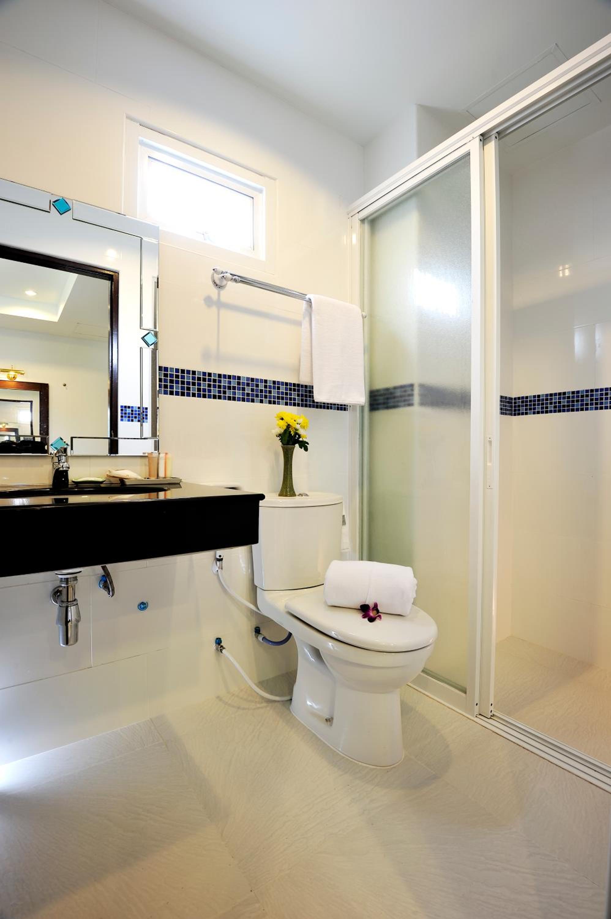 Deluxe King Room - Photo 3