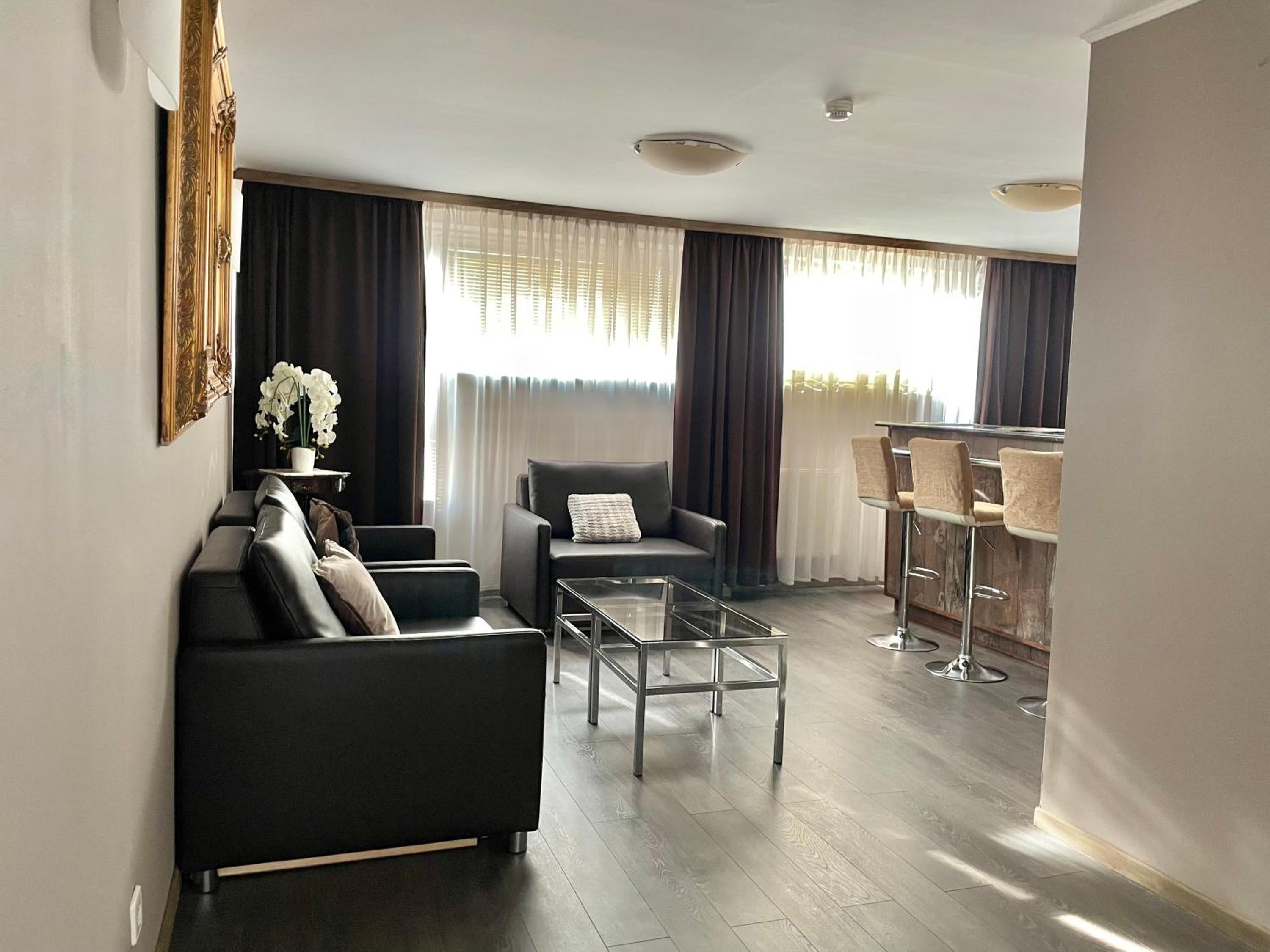 One-Bedroom Apartment - Photo 1