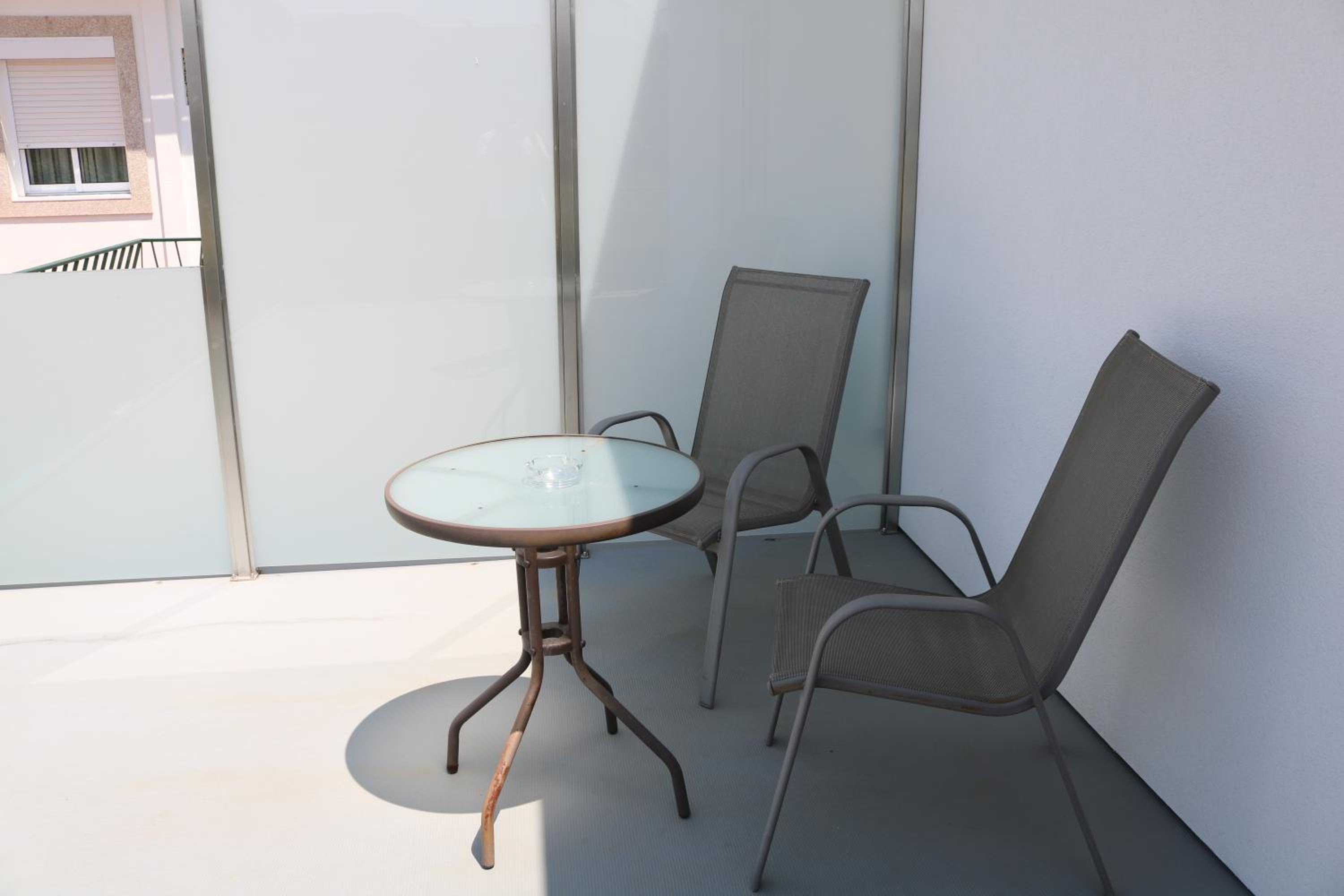 Double Room with Balcony - Photo 8