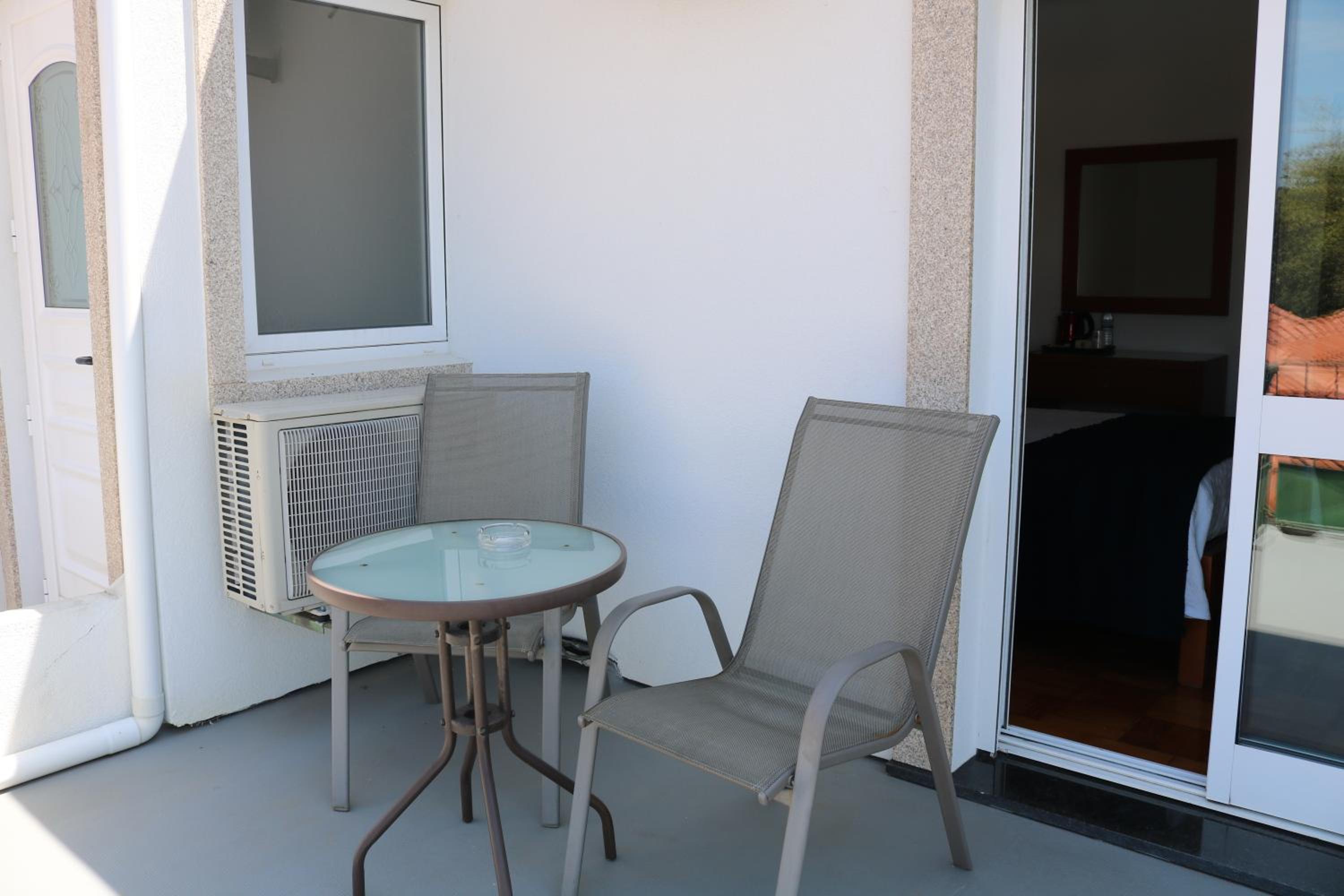 Double Room with Balcony - Photo 6