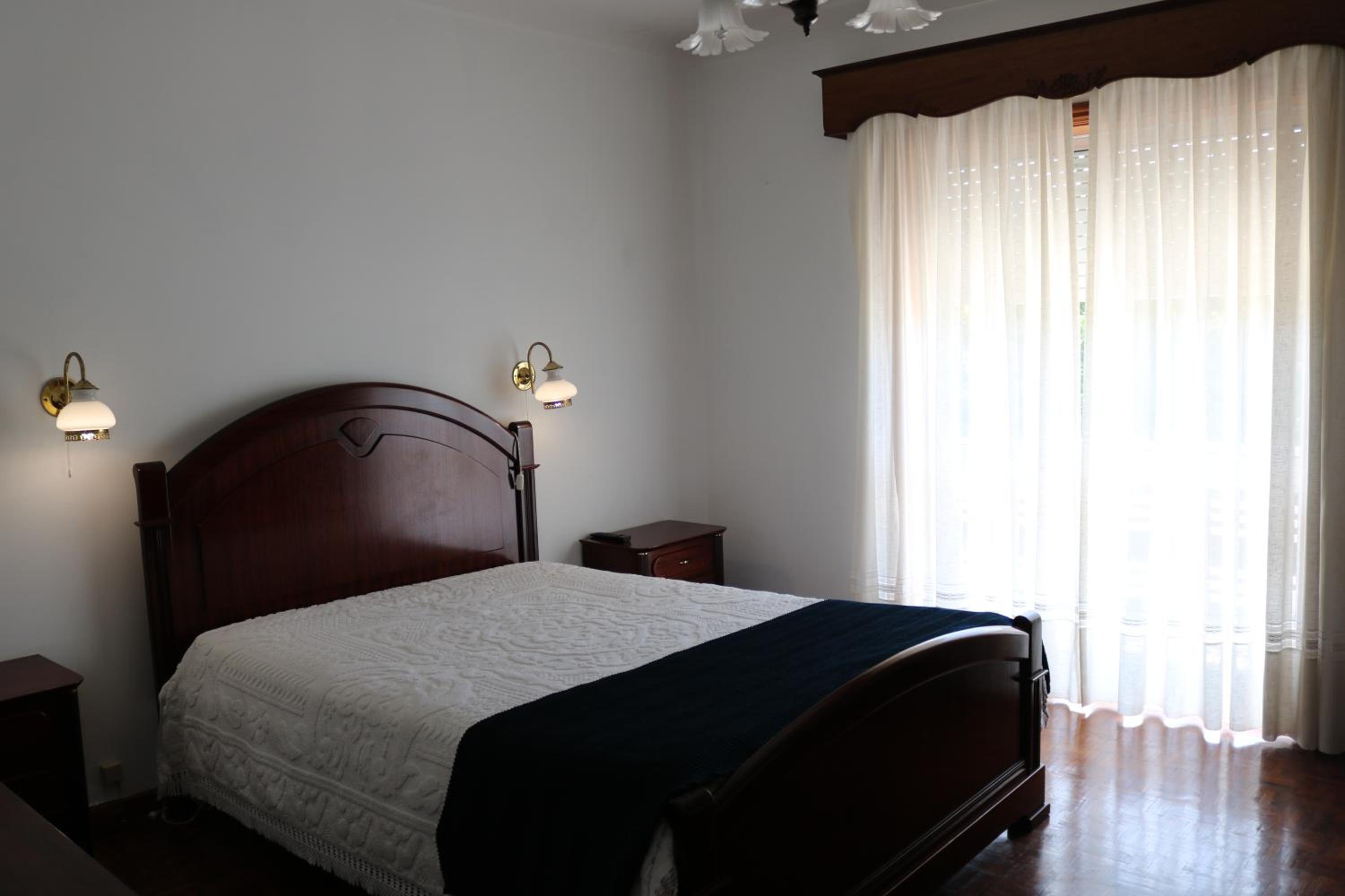 Economy Twin Room - Photo 2