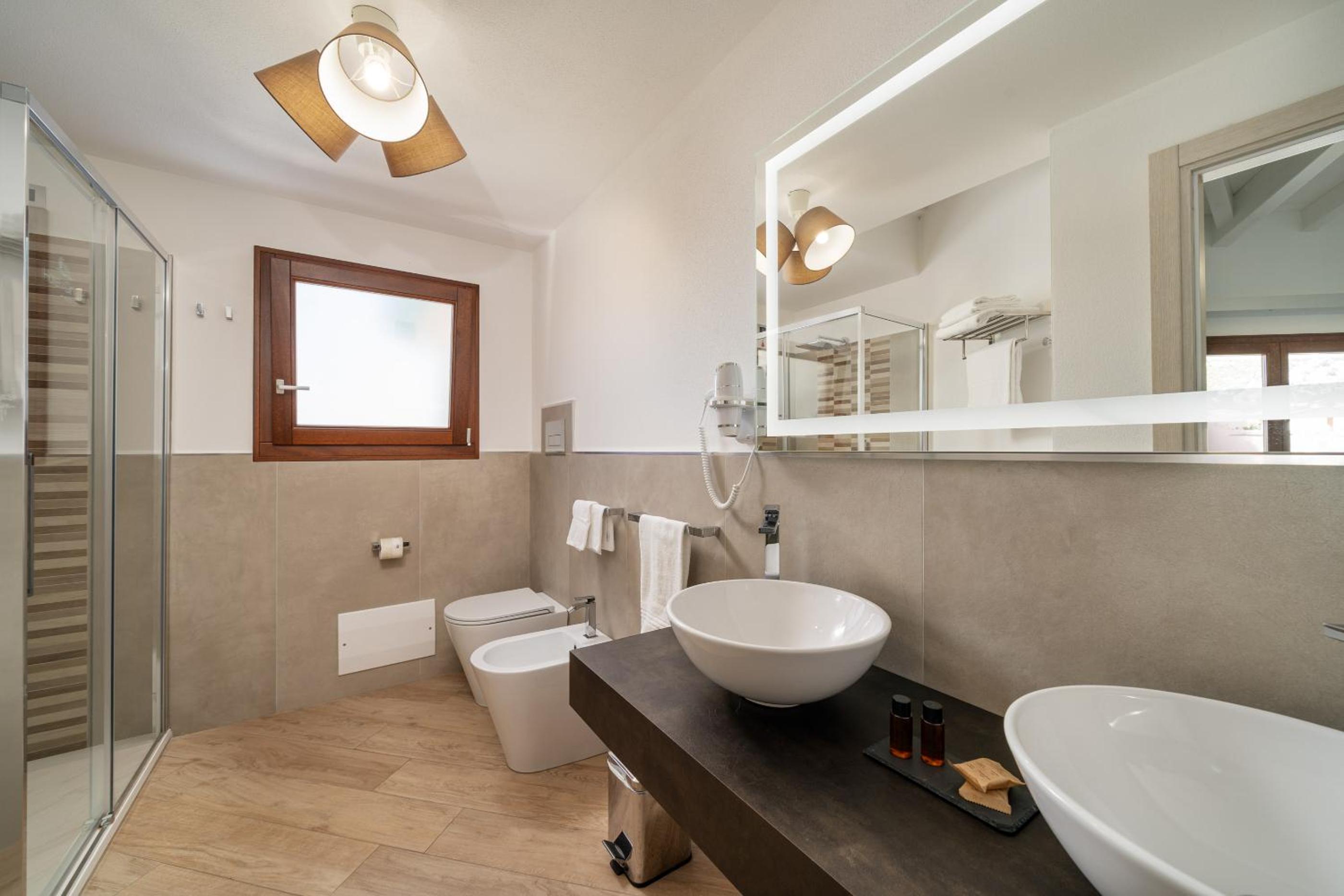 Deluxe Double Room with Balcony and Sea View photo 3