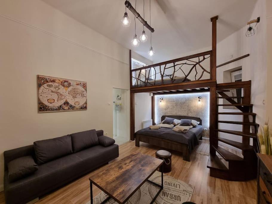 One-Bedroom Apartment - Photo 15