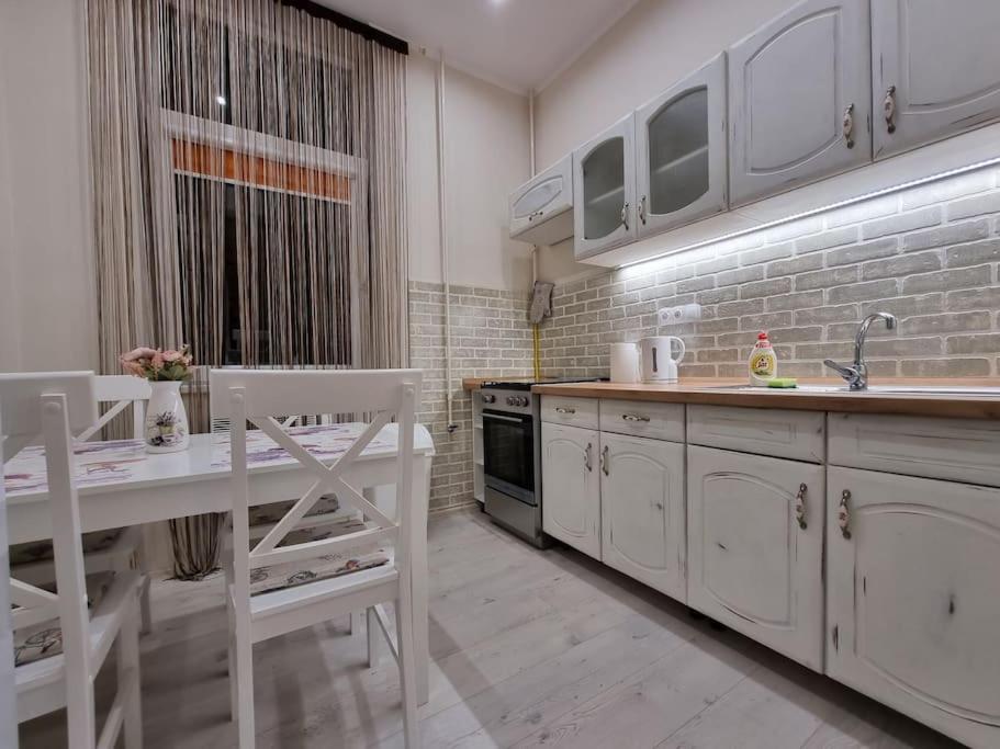 One-Bedroom Apartment - Photo 9