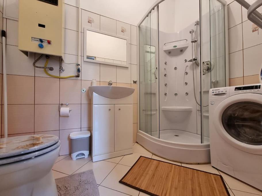 One-Bedroom Apartment - Photo 25