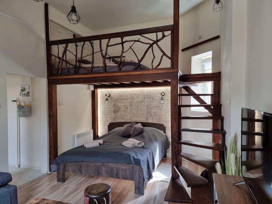 One-Bedroom Apartment - Photo 18