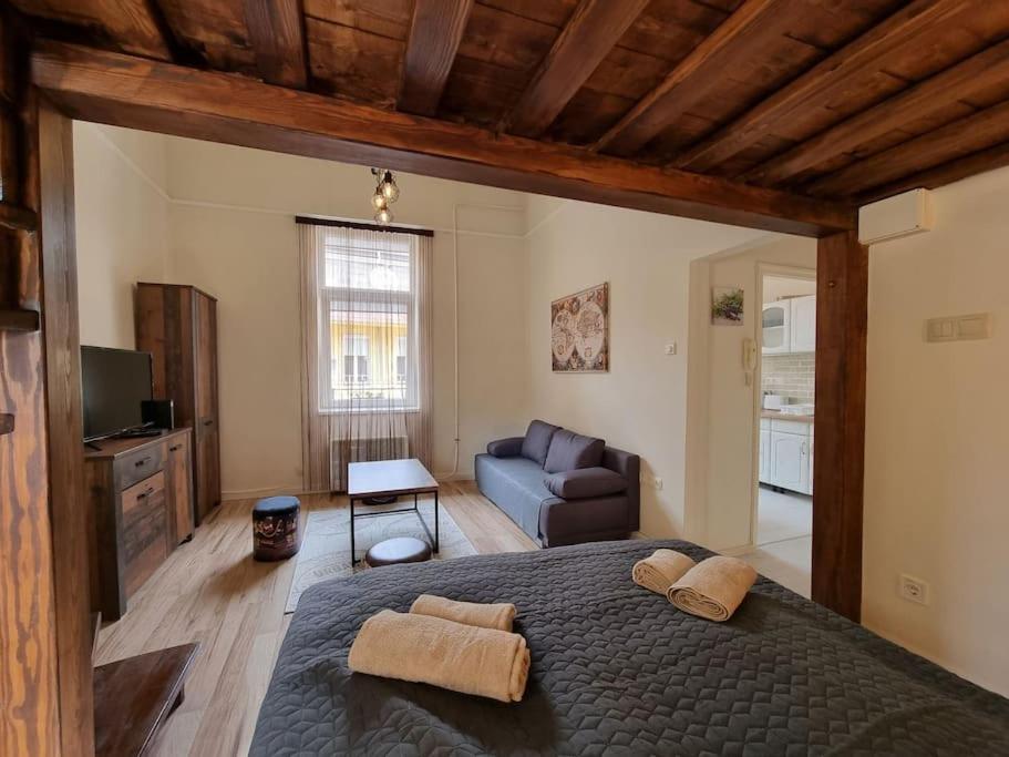 One-Bedroom Apartment - Photo 8