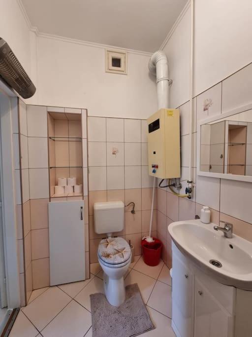 One-Bedroom Apartment - Photo 6
