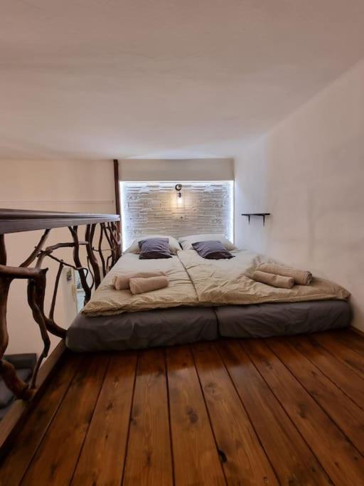 One-Bedroom Apartment - Photo 4